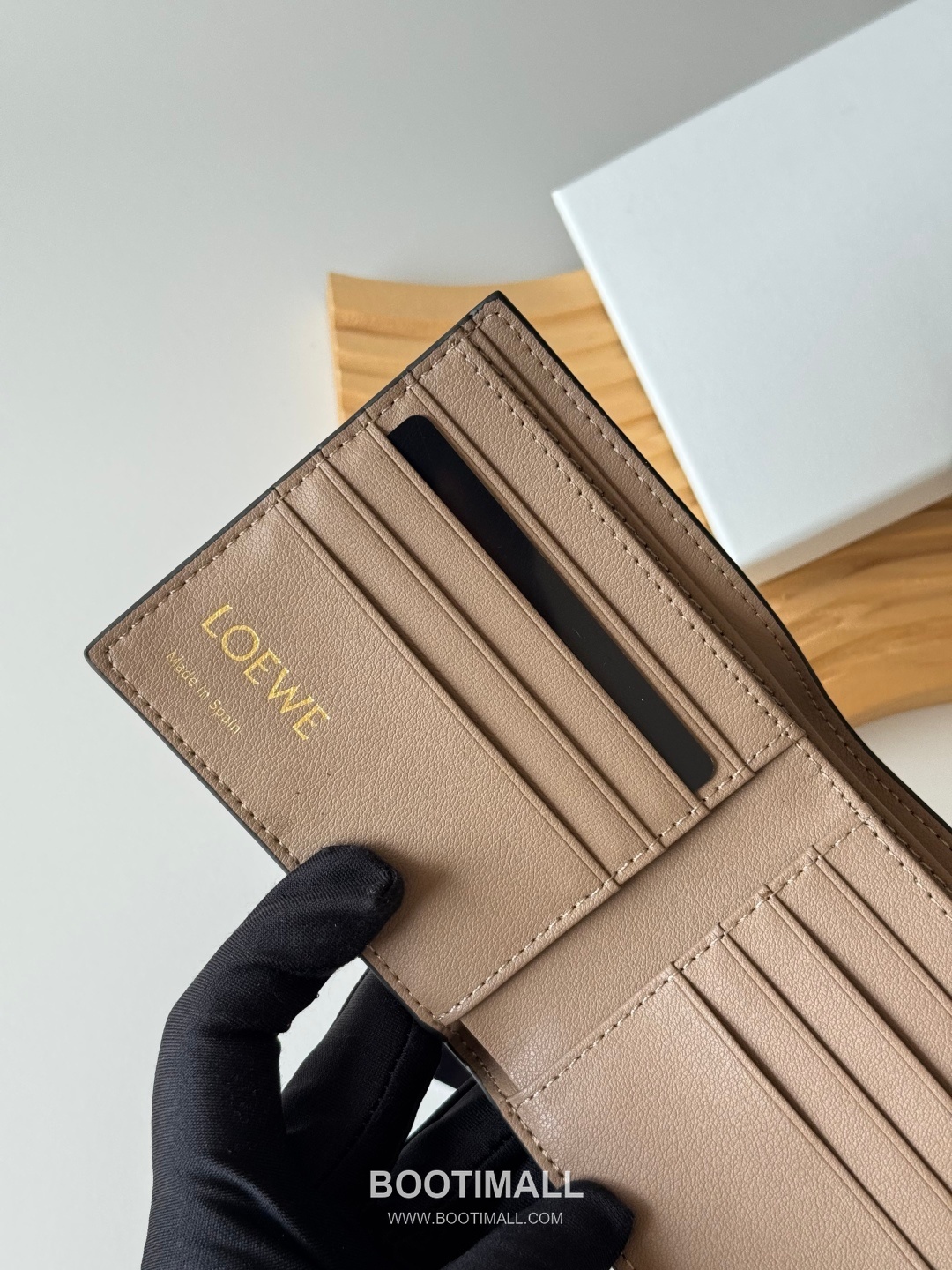 Loewe Puzzle Embossed Calfskin Bi-Fold Wallet with Geometric Detail 로에베 퍼즐 엠보스드 카프스킨 지오메트릭 디테일 반지갑 L1137 11cm 5