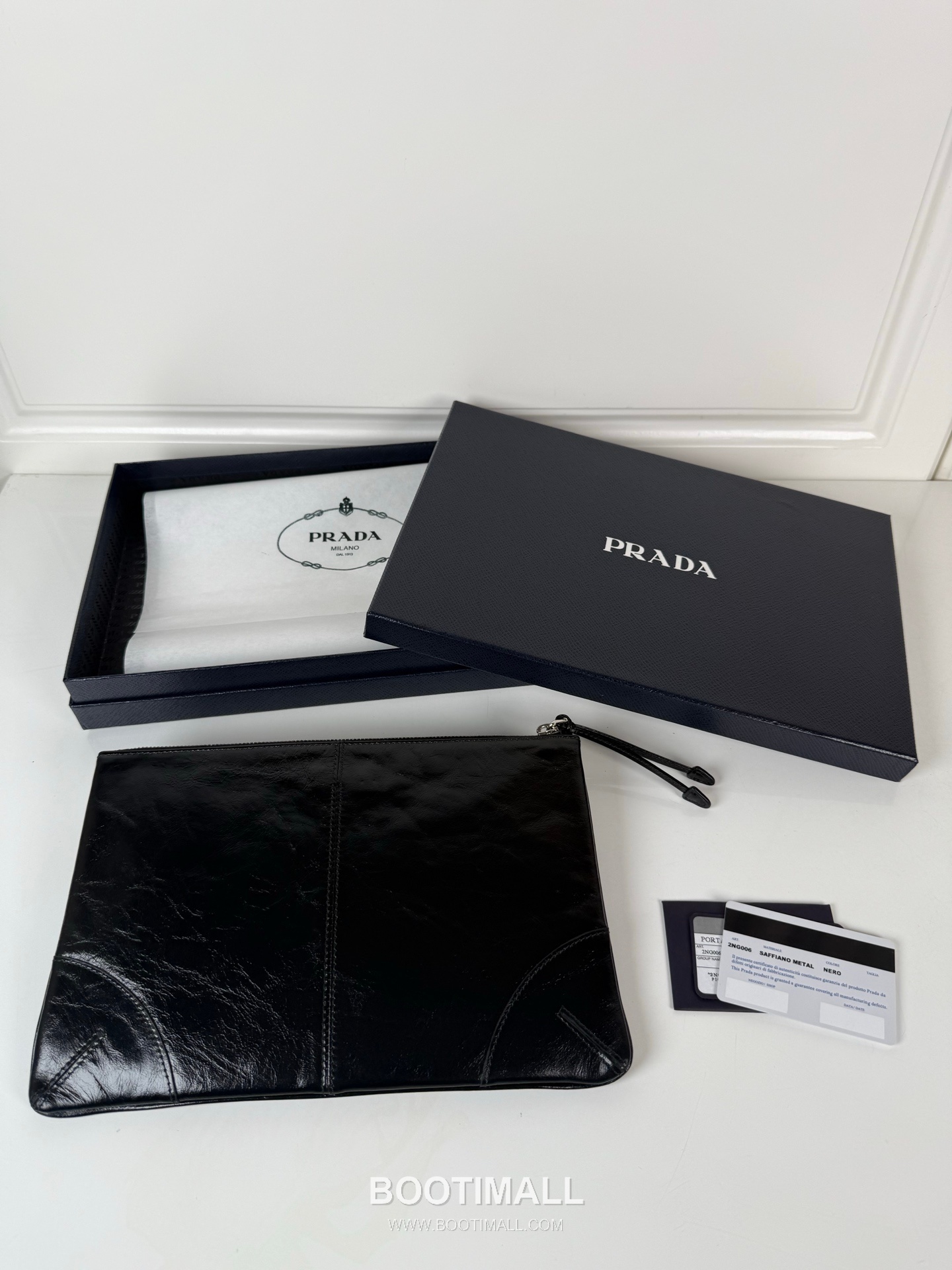 Prada Oiled Wax Leather Clutch Bag with Triangle Logo and Zip Closure 프라다 오일드 왁스 레더 트라이앵글 로고 지퍼 클러치백 2NH006A 28cm 2