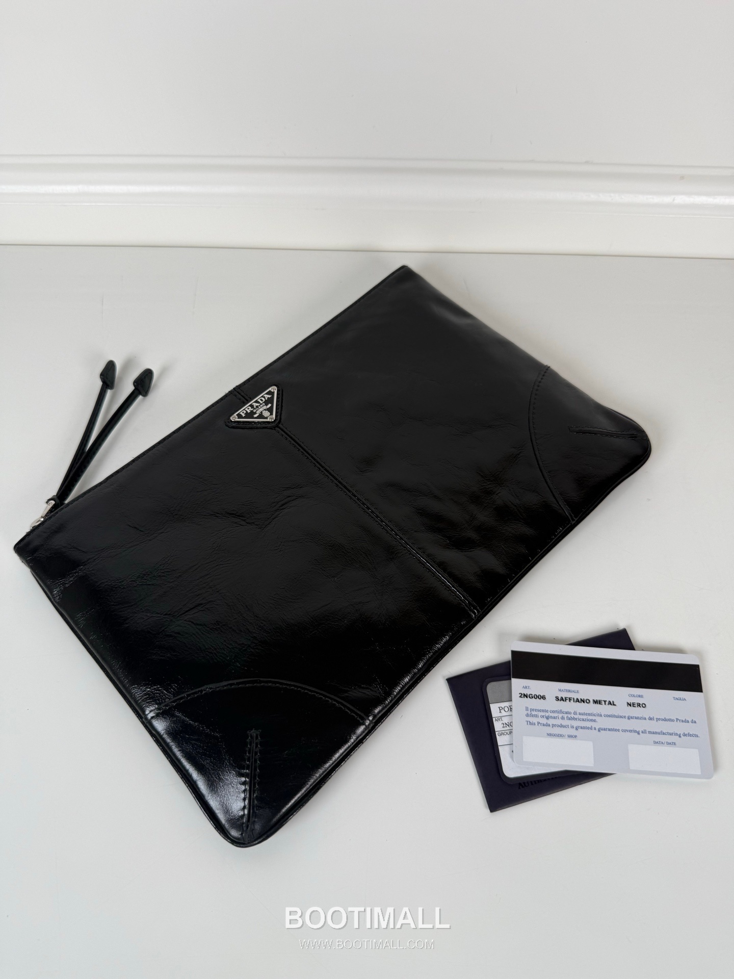 Prada Oiled Wax Leather Clutch Bag with Triangle Logo and Zip Closure 프라다 오일드 왁스 레더 트라이앵글 로고 지퍼 클러치백 2NH006A 28cm 3