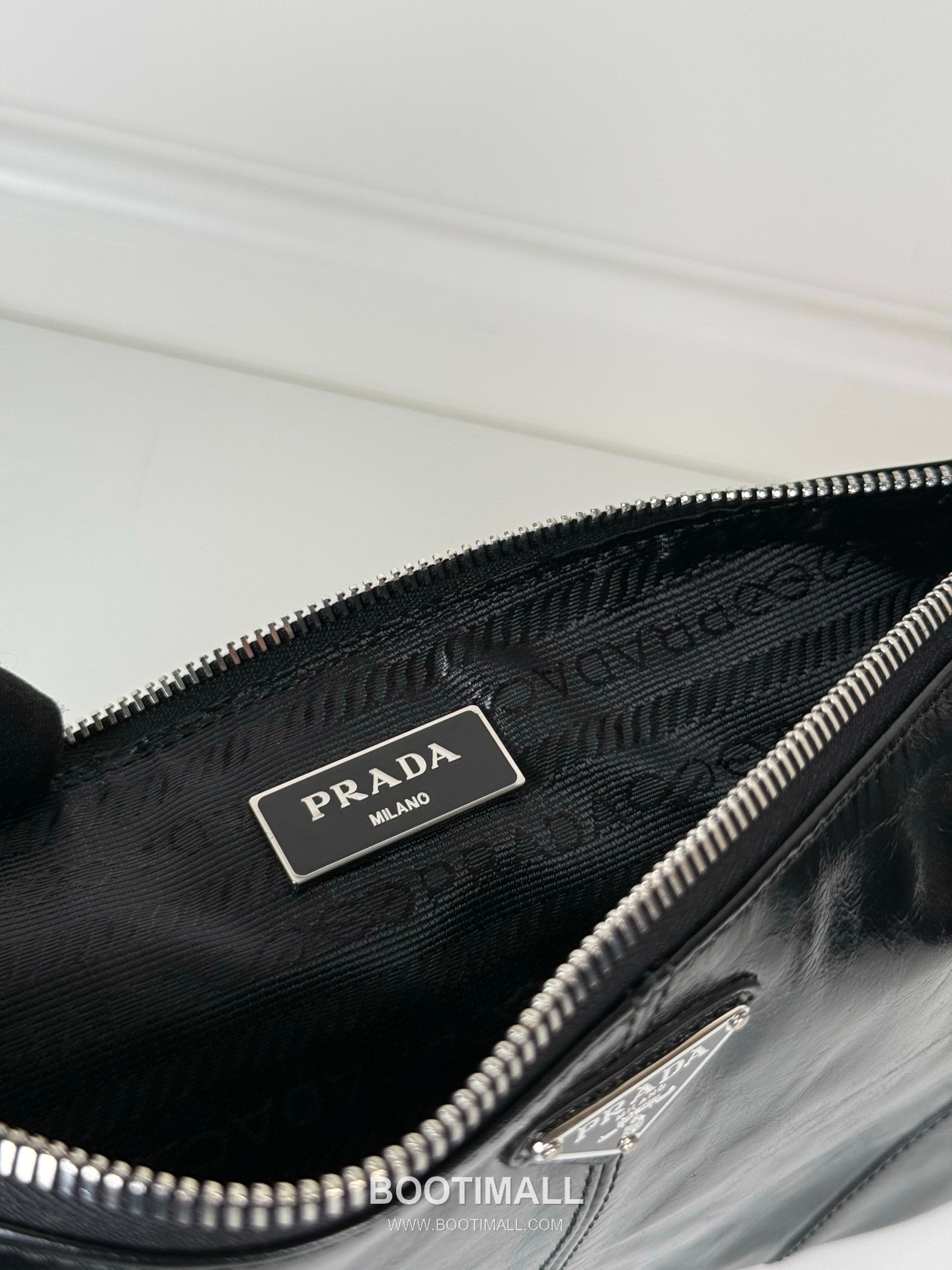 Prada Oiled Wax Leather Clutch Bag with Triangle Logo and Zip Closure 프라다 오일드 왁스 레더 트라이앵글 로고 지퍼 클러치백 2NH006A 28cm 7