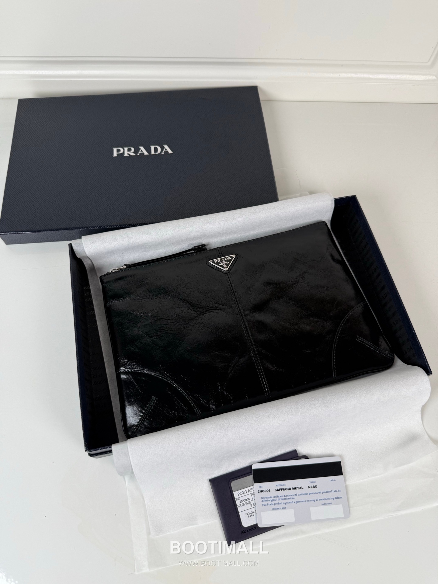 Prada Oiled Wax Leather Clutch Bag with Triangle Logo and Zip Closure 프라다 오일드 왁스 레더 트라이앵글 로고 지퍼 클러치백 2NH006A 28cm 9