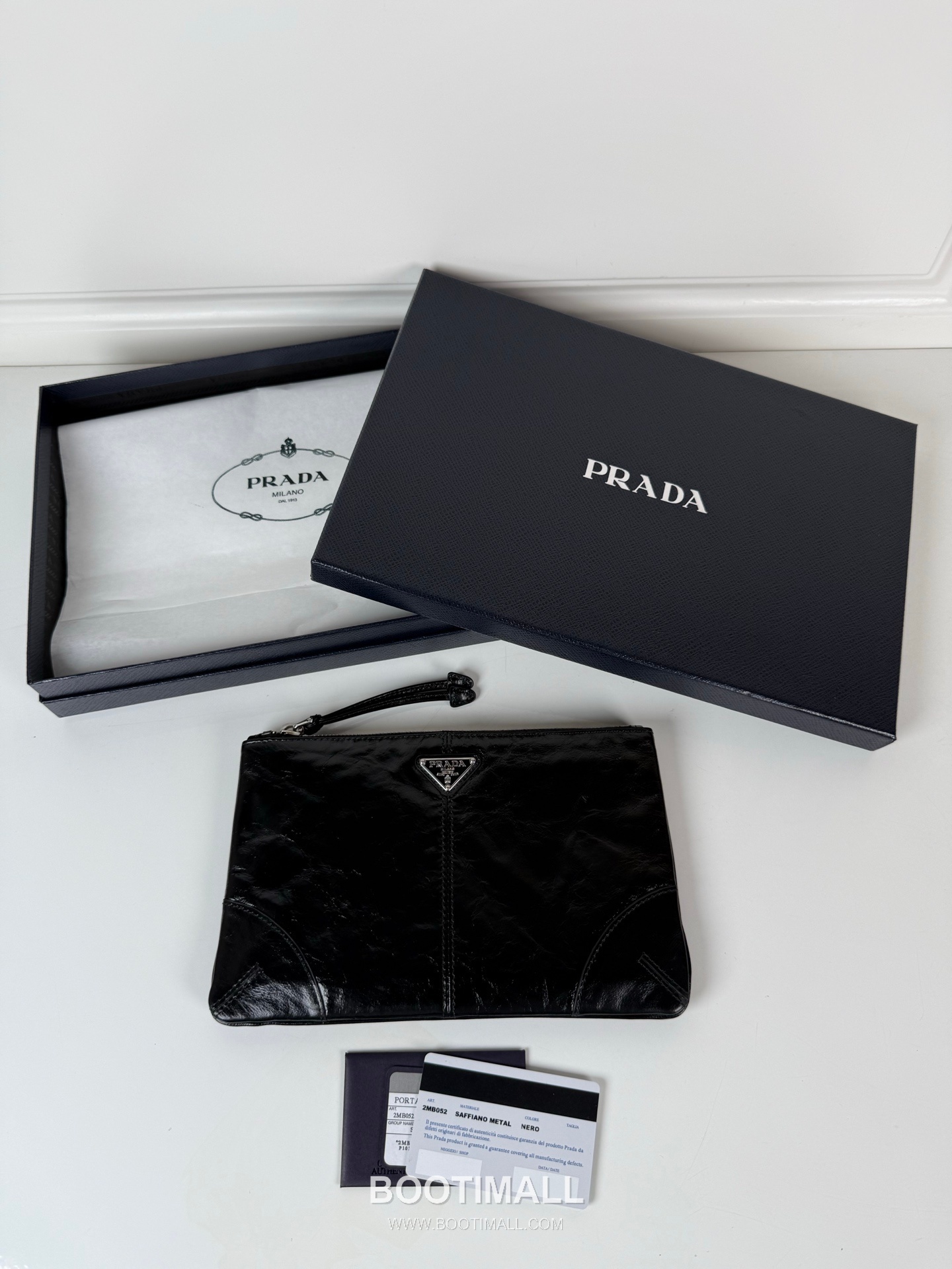 Prada Oiled Wax Leather Clutch Bag with Triangle Logo and Zip Closure 프라다 오일드 왁스 레더 트라이앵글 로고 지퍼 클러치백 2MB052 24cm 1