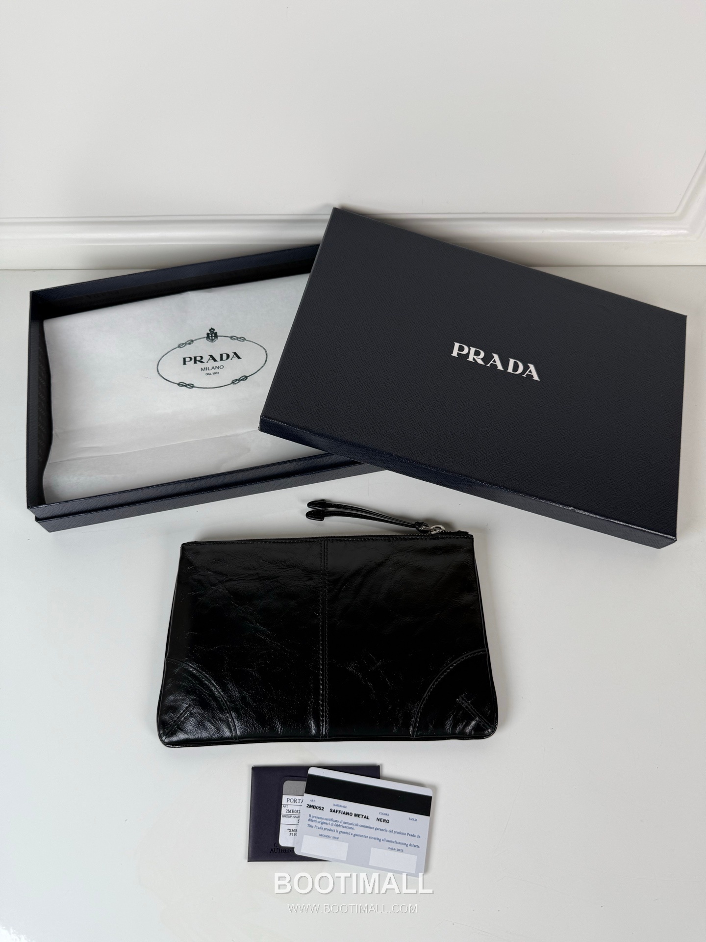 Prada Oiled Wax Leather Clutch Bag with Triangle Logo and Zip Closure 프라다 오일드 왁스 레더 트라이앵글 로고 지퍼 클러치백 2MB052 24cm 2