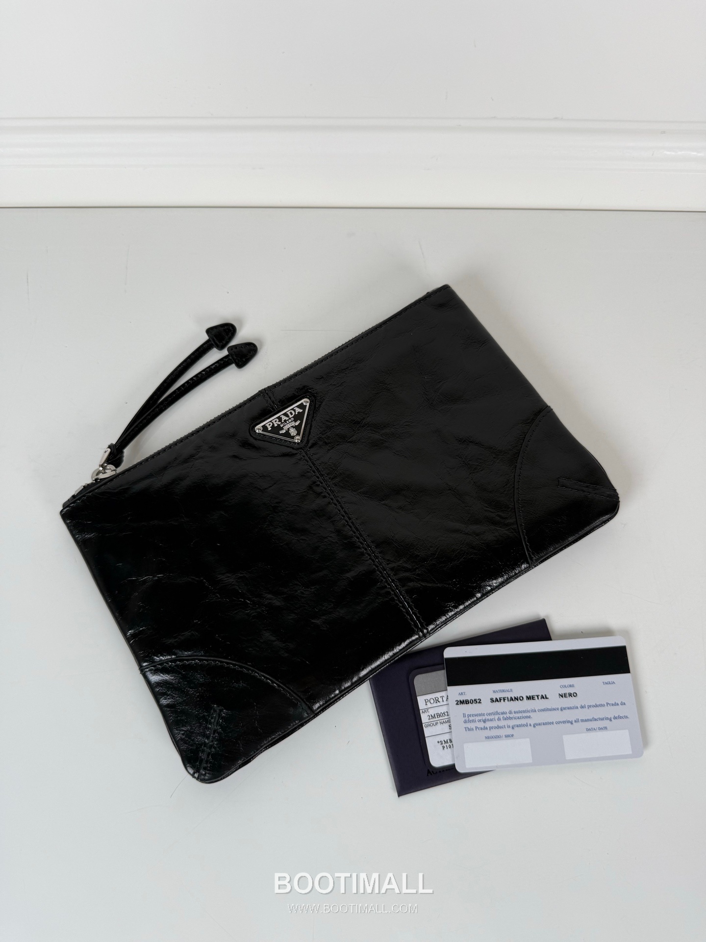 Prada Oiled Wax Leather Clutch Bag with Triangle Logo and Zip Closure 프라다 오일드 왁스 레더 트라이앵글 로고 지퍼 클러치백 2MB052 24cm 3