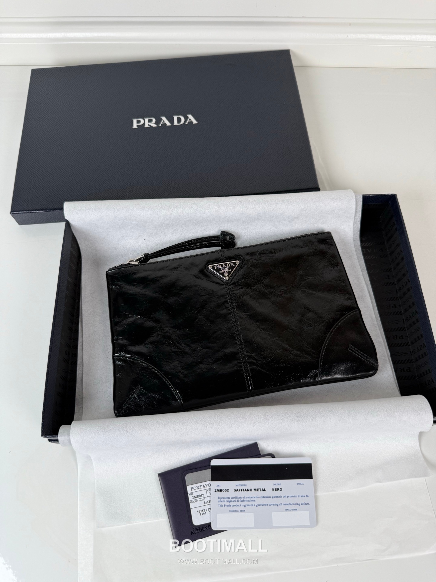 Prada Oiled Wax Leather Clutch Bag with Triangle Logo and Zip Closure 프라다 오일드 왁스 레더 트라이앵글 로고 지퍼 클러치백 2MB052 24cm 5