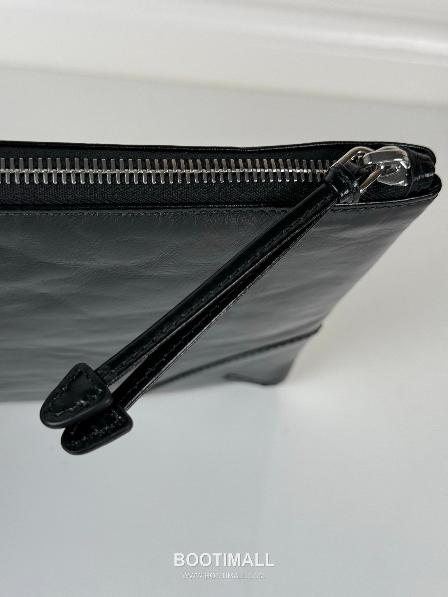 Prada Oiled Wax Leather Clutch Bag with Triangle Logo and Zip Closure 프라다 오일드 왁스 레더 트라이앵글 로고 지퍼 클러치백 2MB052 24cm 7