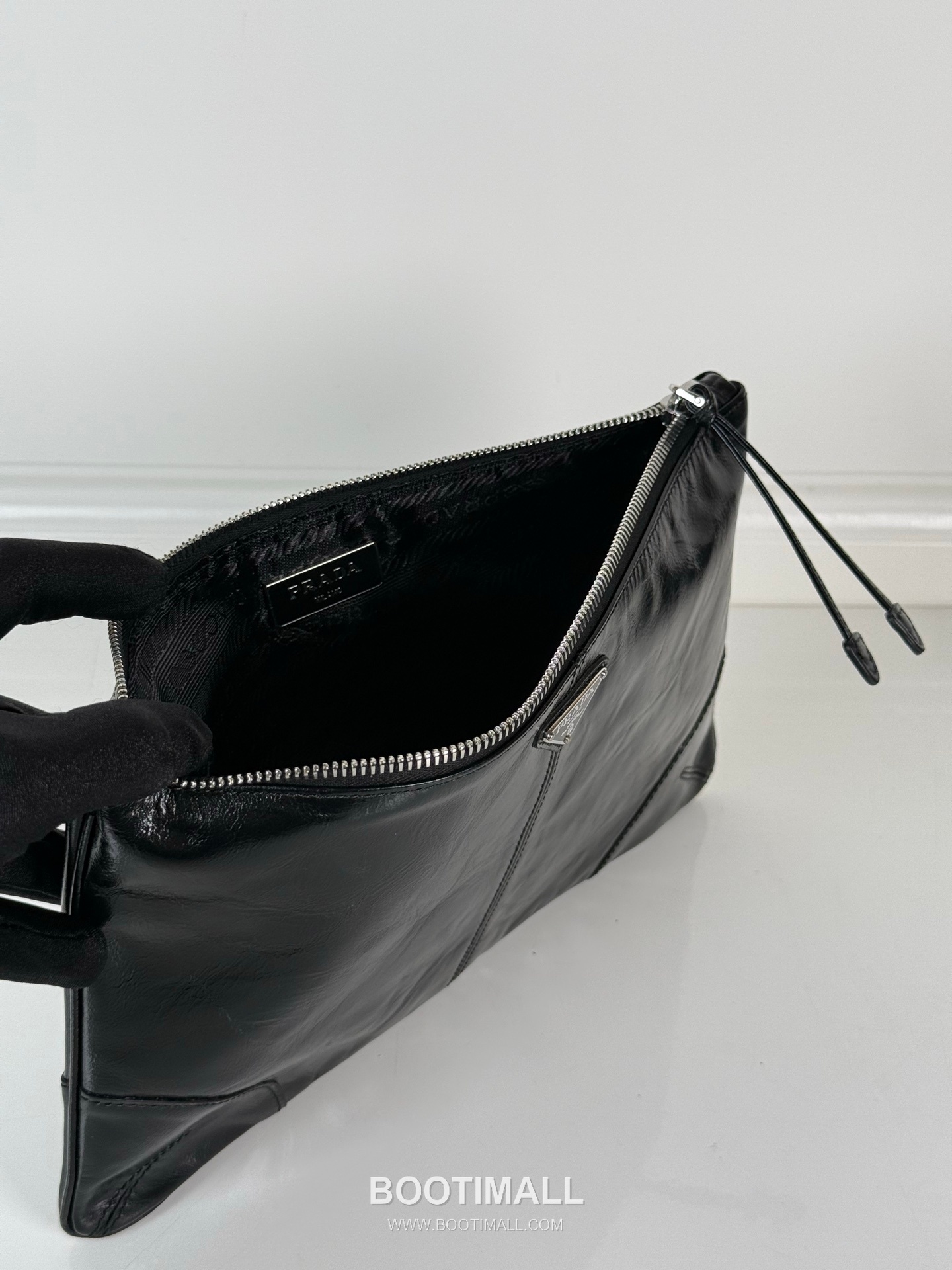 Prada Oiled Wax Leather Clutch Bag with Triangle Logo and Zip Closure 프라다 오일드 왁스 레더 트라이앵글 로고 지퍼 클러치백 2MB052 24cm 9