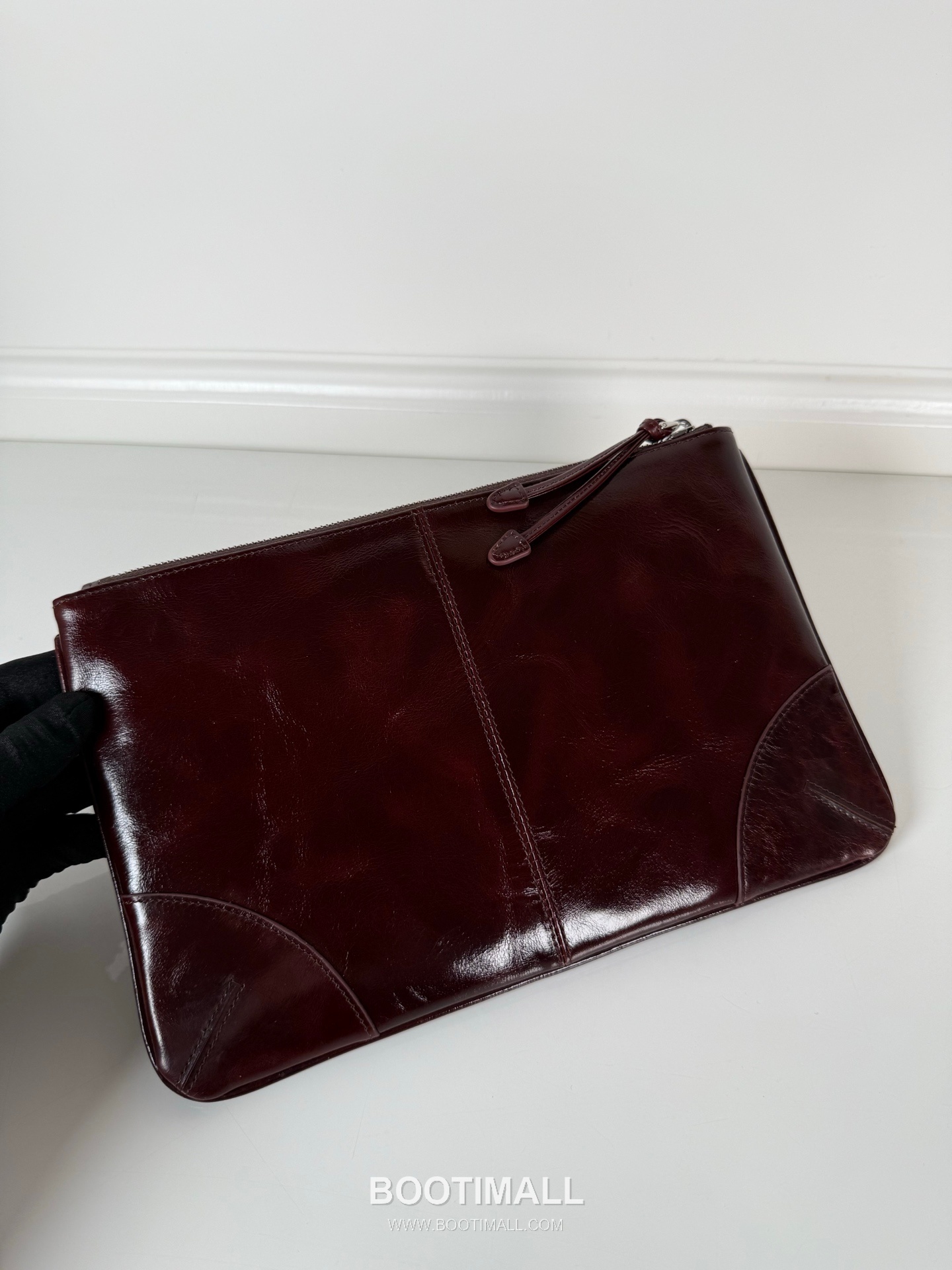 Prada Oiled Wax Leather Clutch Bag with Triangle Logo and Zip Closure 프라다 오일드 왁스 레더 트라이앵글 로고 지퍼 클러치백 2NH006A 28cm 5