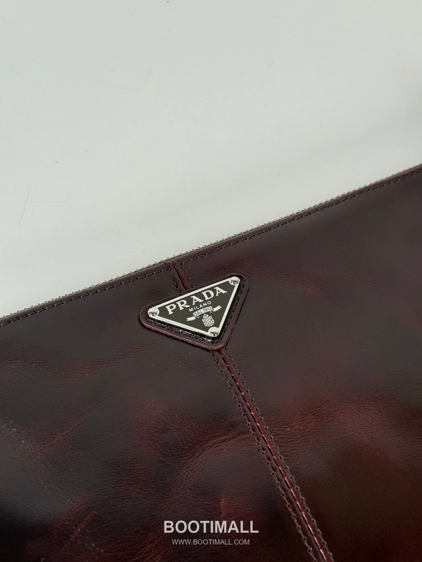 Prada Oiled Wax Leather Clutch Bag with Triangle Logo and Zip Closure 프라다 오일드 왁스 레더 트라이앵글 로고 지퍼 클러치백 2NH006A 28cm 6
