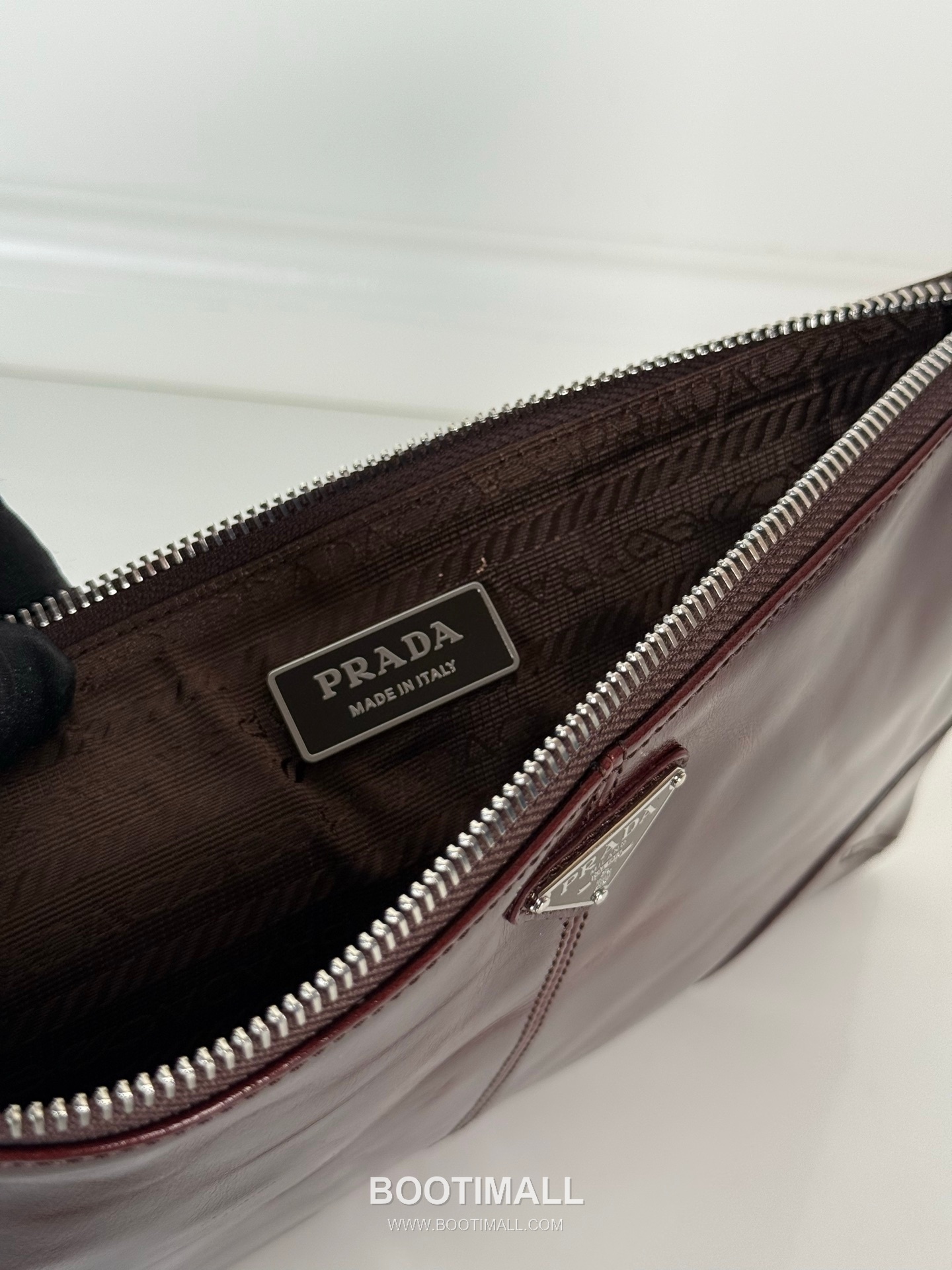 Prada Oiled Wax Leather Clutch Bag with Triangle Logo and Zip Closure 프라다 오일드 왁스 레더 트라이앵글 로고 지퍼 클러치백 2NH006A 28cm 8