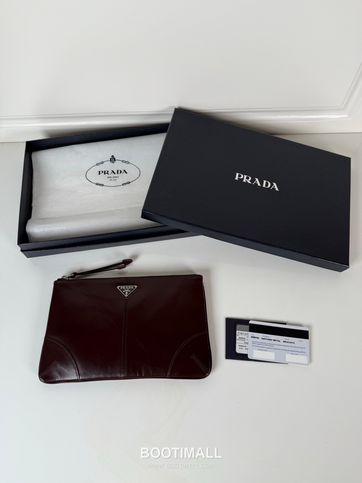 Prada Oiled Wax Leather Clutch Bag with Triangle Logo and Zip Closure 프라다 오일드 왁스 레더 트라이앵글 로고 지퍼 클러치백 2MB052 24cm 1