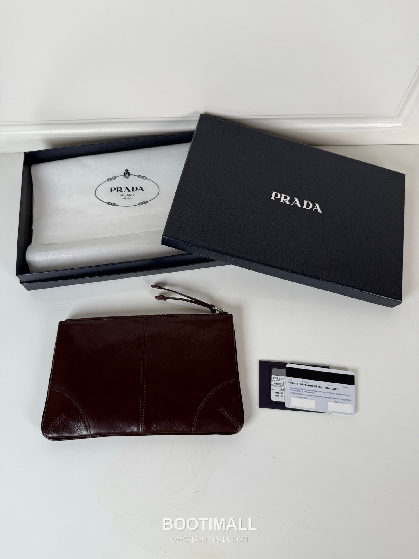 Prada Oiled Wax Leather Clutch Bag with Triangle Logo and Zip Closure 프라다 오일드 왁스 레더 트라이앵글 로고 지퍼 클러치백 2MB052 24cm 2