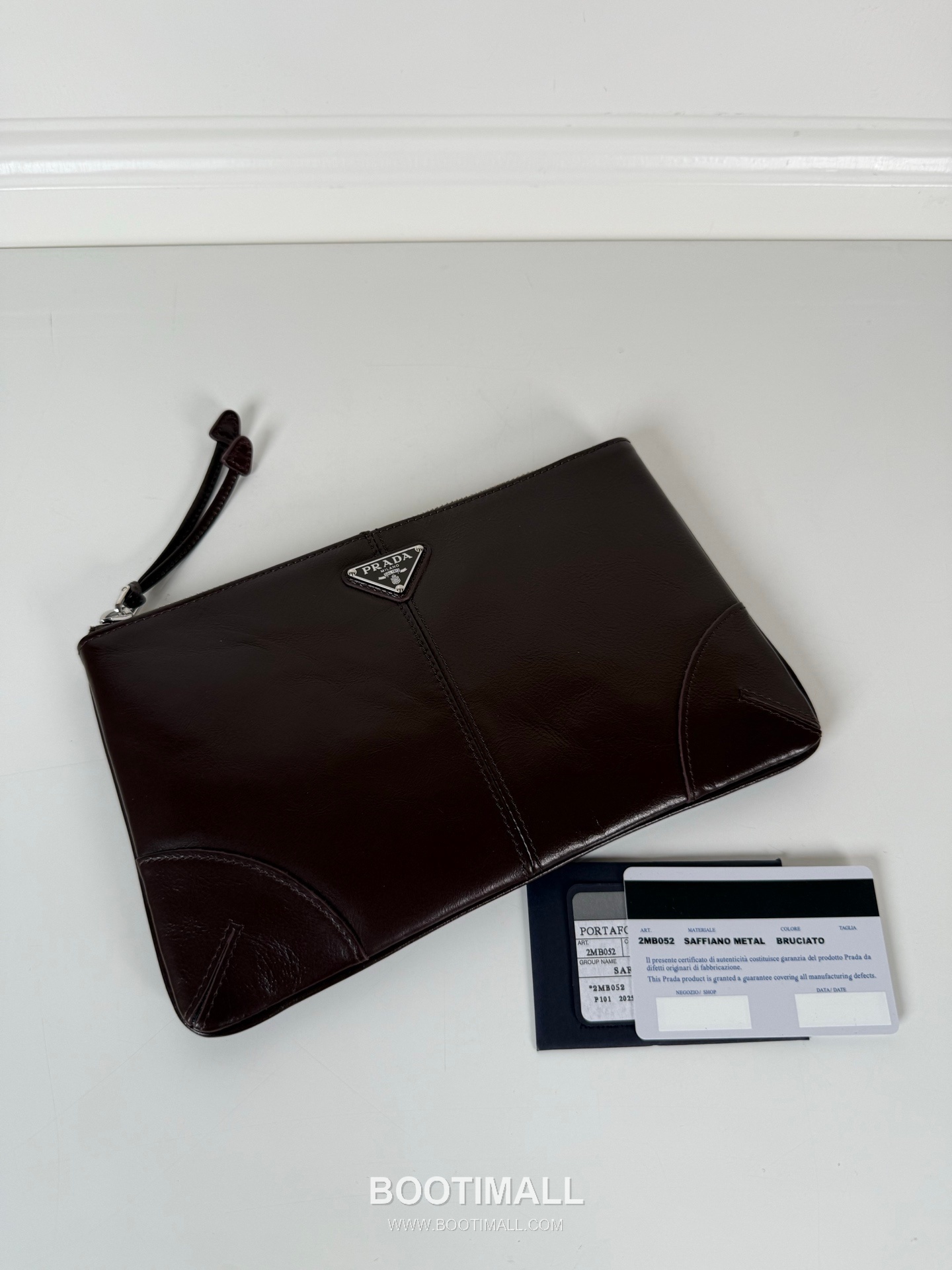 Prada Oiled Wax Leather Clutch Bag with Triangle Logo and Zip Closure 프라다 오일드 왁스 레더 트라이앵글 로고 지퍼 클러치백 2MB052 24cm 3