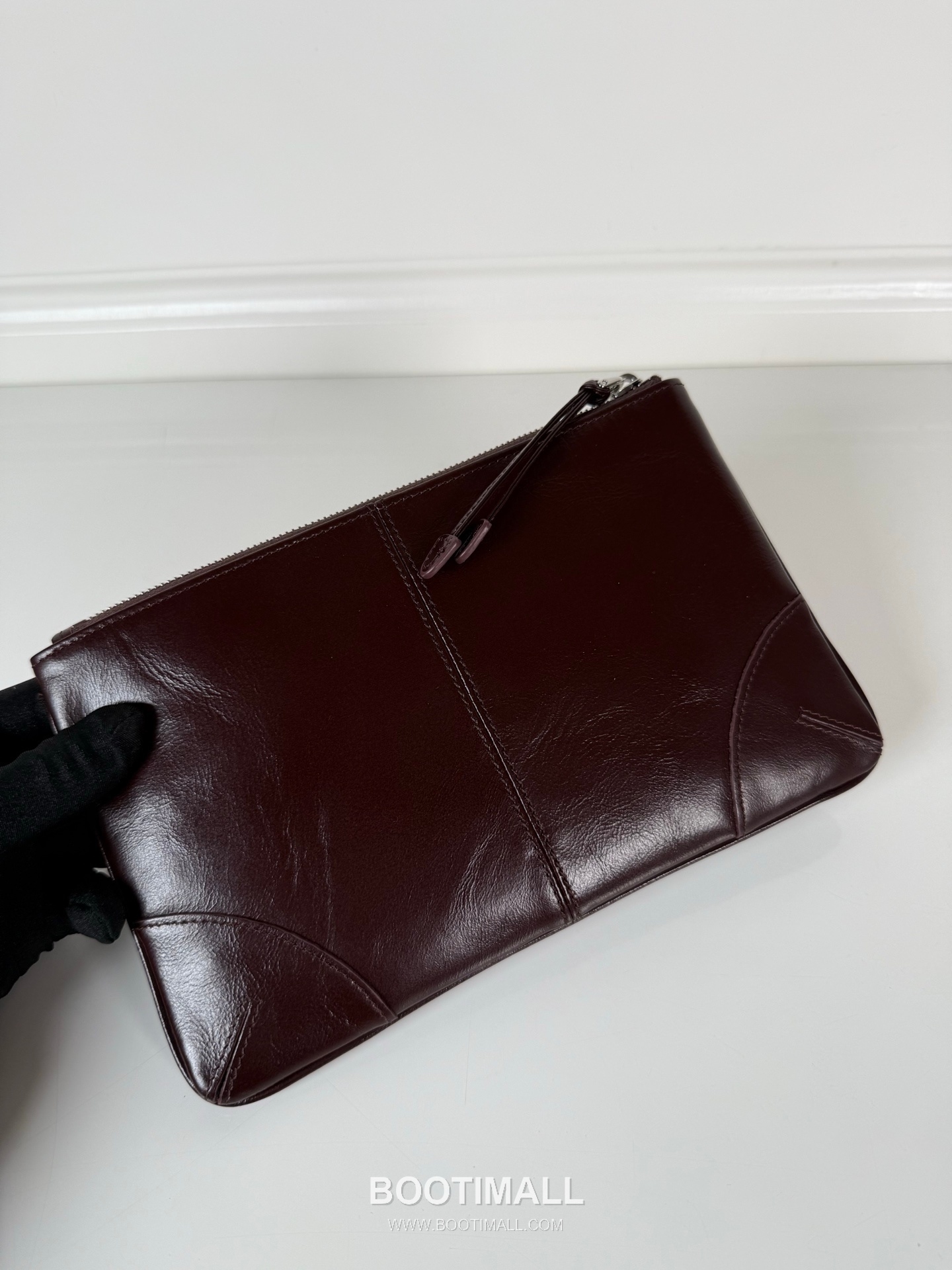 Prada Oiled Wax Leather Clutch Bag with Triangle Logo and Zip Closure 프라다 오일드 왁스 레더 트라이앵글 로고 지퍼 클러치백 2MB052 24cm 5