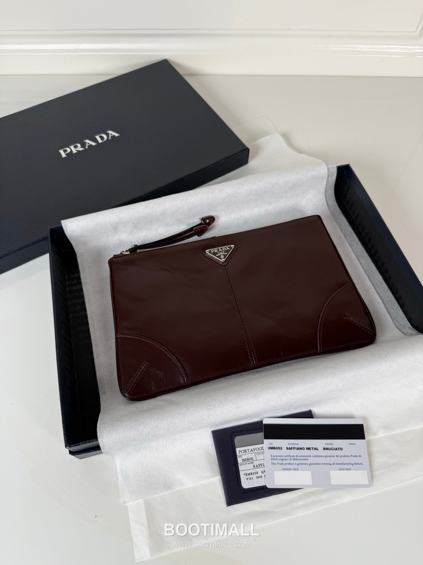 Prada Oiled Wax Leather Clutch Bag with Triangle Logo and Zip Closure 프라다 오일드 왁스 레더 트라이앵글 로고 지퍼 클러치백 2MB052 24cm 9