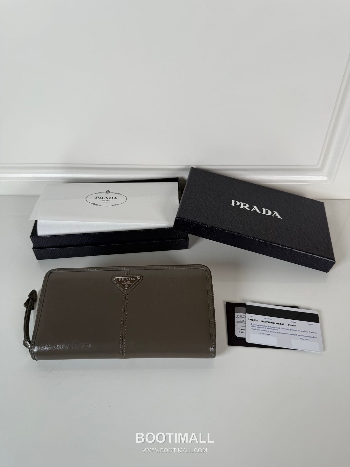 Prada Oiled Wax Calfskin Zip Pouch with Triangle Silver Logo Detail 프라다 오일드 왁스 카프스킨 트라이앵글 실버 로고 지퍼 파우치 2ML059 20cm 1