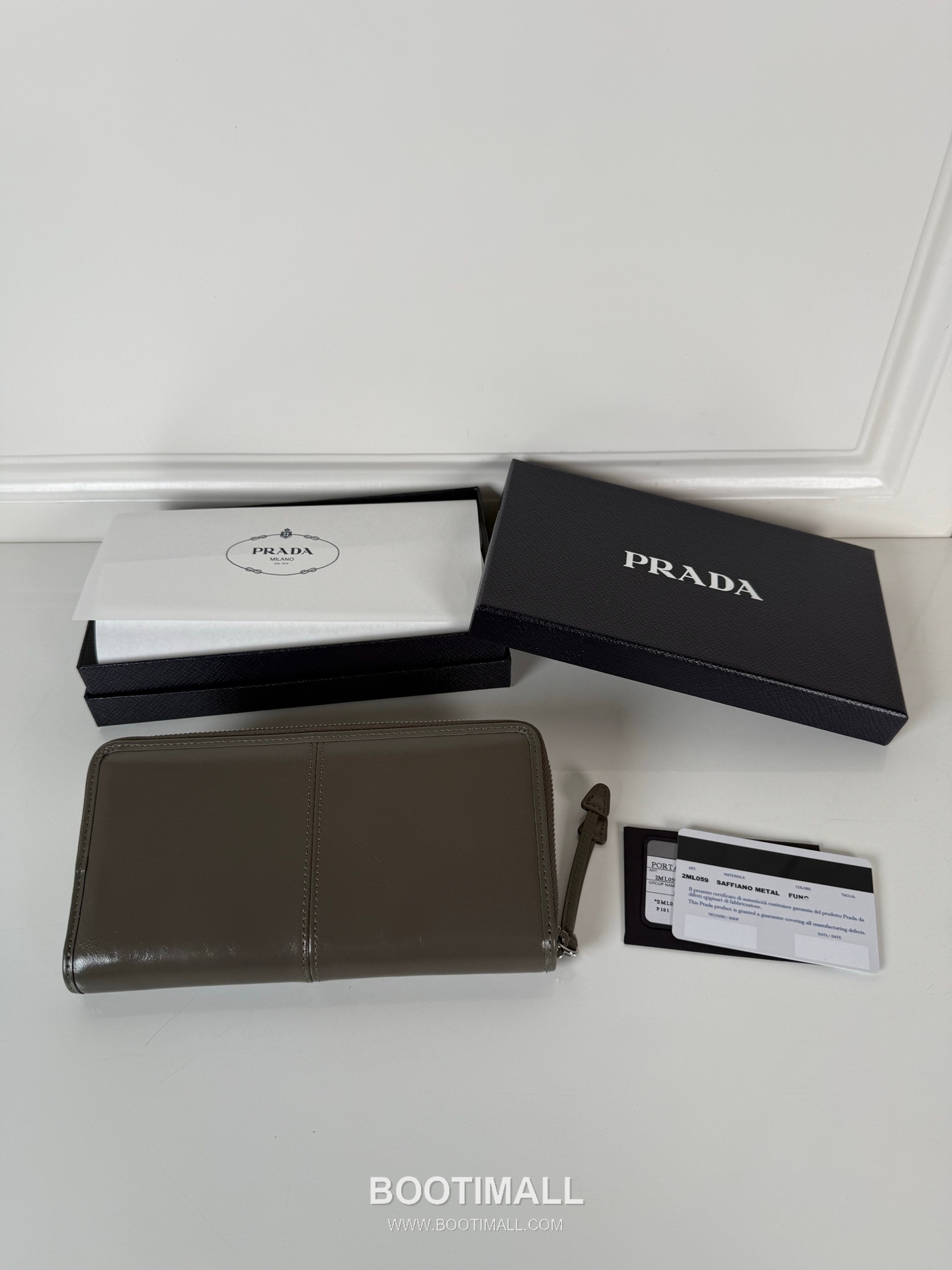 Prada Oiled Wax Calfskin Zip Pouch with Triangle Silver Logo Detail 프라다 오일드 왁스 카프스킨 트라이앵글 실버 로고 지퍼 파우치 2ML059 20cm 2