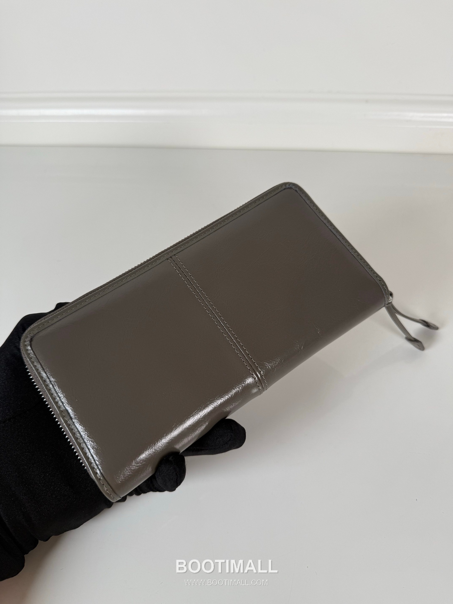 Prada Oiled Wax Calfskin Zip Pouch with Triangle Silver Logo Detail 프라다 오일드 왁스 카프스킨 트라이앵글 실버 로고 지퍼 파우치 2ML059 20cm 5