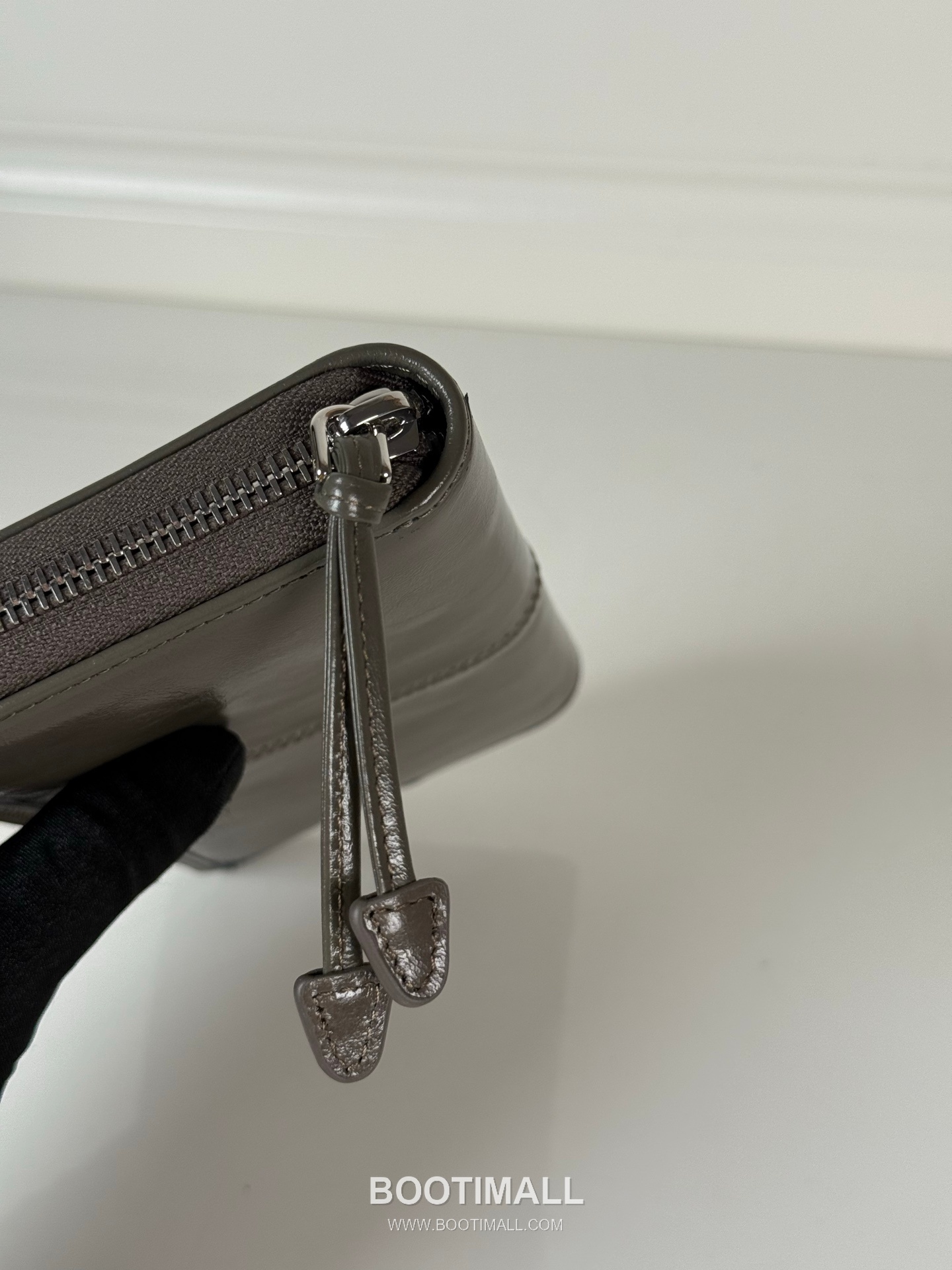 Prada Oiled Wax Calfskin Zip Pouch with Triangle Silver Logo Detail 프라다 오일드 왁스 카프스킨 트라이앵글 실버 로고 지퍼 파우치 2ML059 20cm 6