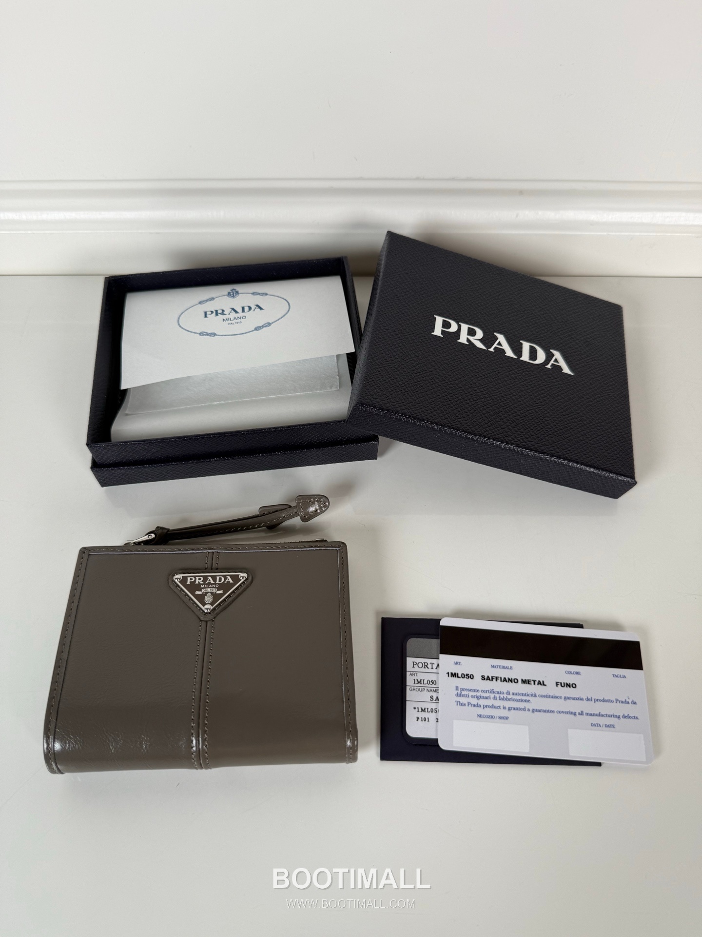 Prada Oiled Wax Calfskin Bi-Fold Wallet with Zip Coin Pocket Multi Slot Detail 프라다 오일드 왁스 카프스킨 지퍼 코인포켓 멀티 슬롯 반지갑 1ML050 11.5cm 1
