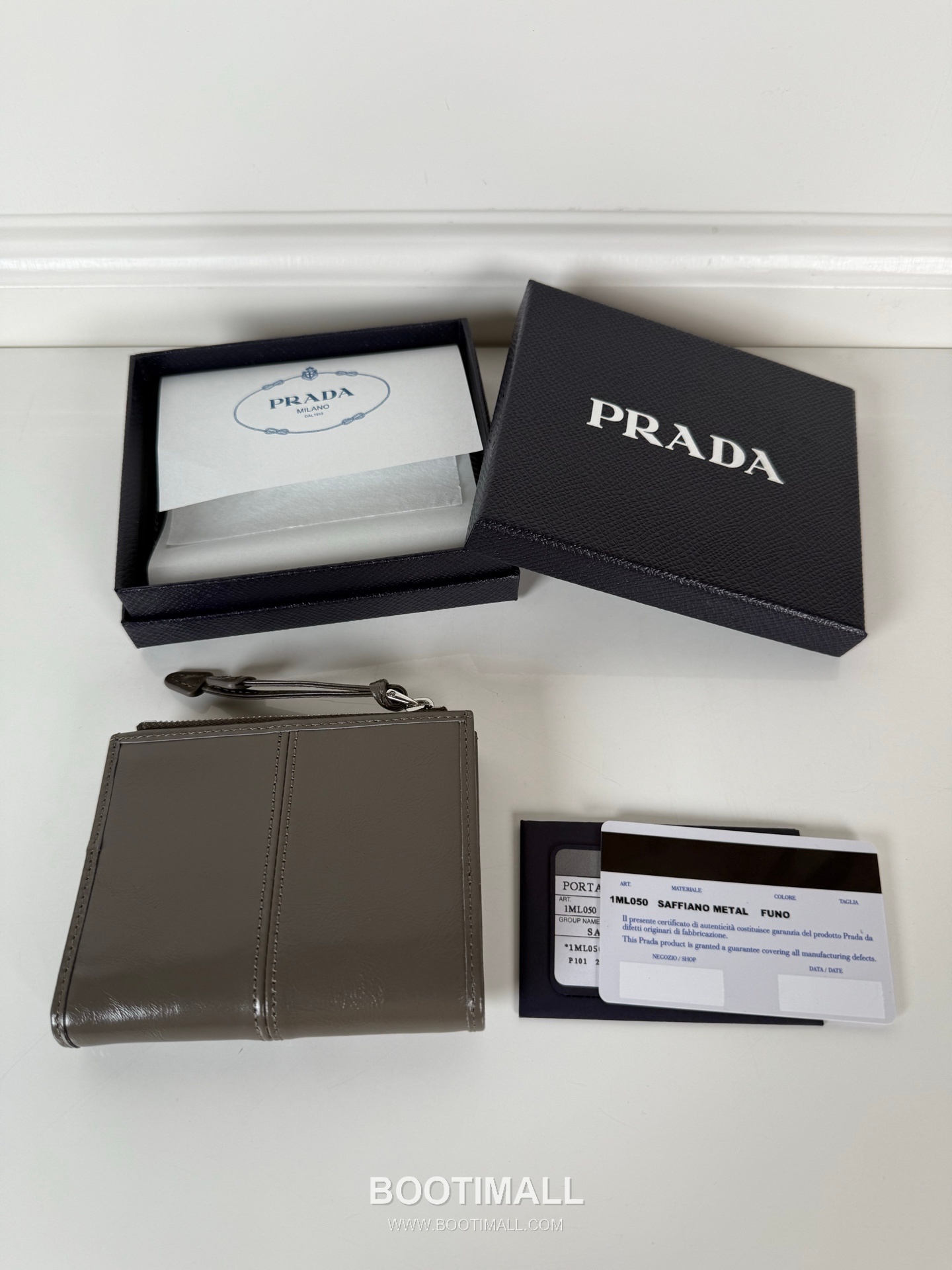 Prada Oiled Wax Calfskin Bi-Fold Wallet with Zip Coin Pocket Multi Slot Detail 프라다 오일드 왁스 카프스킨 지퍼 코인포켓 멀티 슬롯 반지갑 1ML050 11.5cm 2