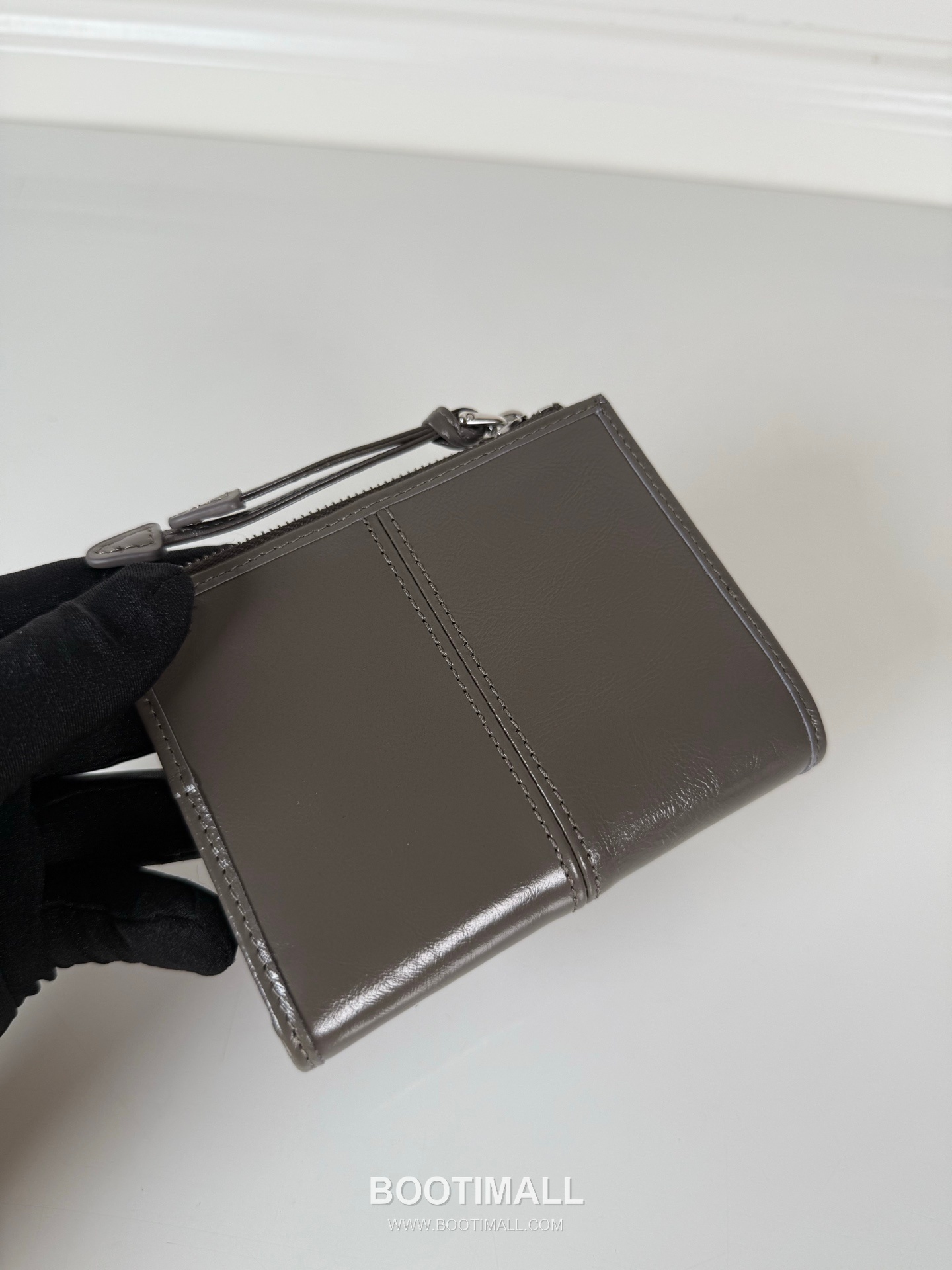 Prada Oiled Wax Calfskin Bi-Fold Wallet with Zip Coin Pocket Multi Slot Detail 프라다 오일드 왁스 카프스킨 지퍼 코인포켓 멀티 슬롯 반지갑 1ML050 11.5cm 5