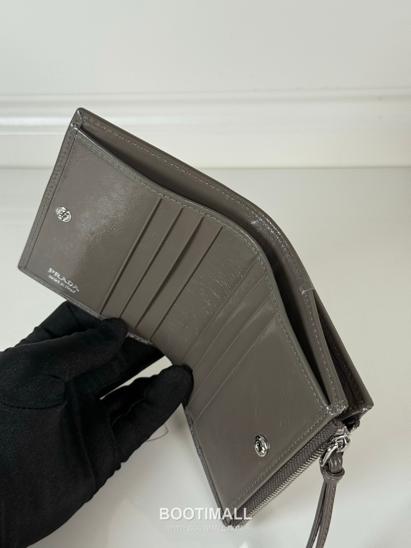 Prada Oiled Wax Calfskin Bi-Fold Wallet with Zip Coin Pocket Multi Slot Detail 프라다 오일드 왁스 카프스킨 지퍼 코인포켓 멀티 슬롯 반지갑 1ML050 11.5cm 8