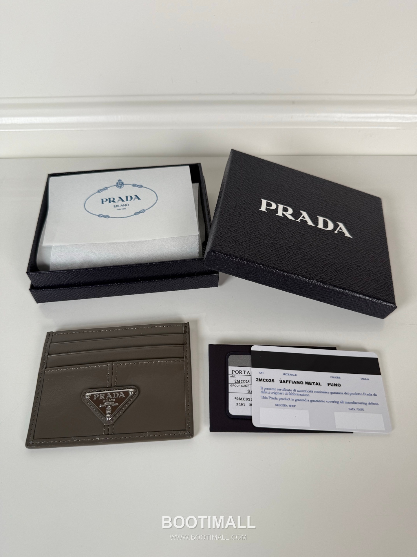 Prada Oiled Wax Calfskin Card Holder with Triangle Logo Multi Slot Detail 프라다 오일드 왁스 카프스킨 트라이앵글 로고 멀티 슬롯 카드홀더 1MC025 11.2cm 1