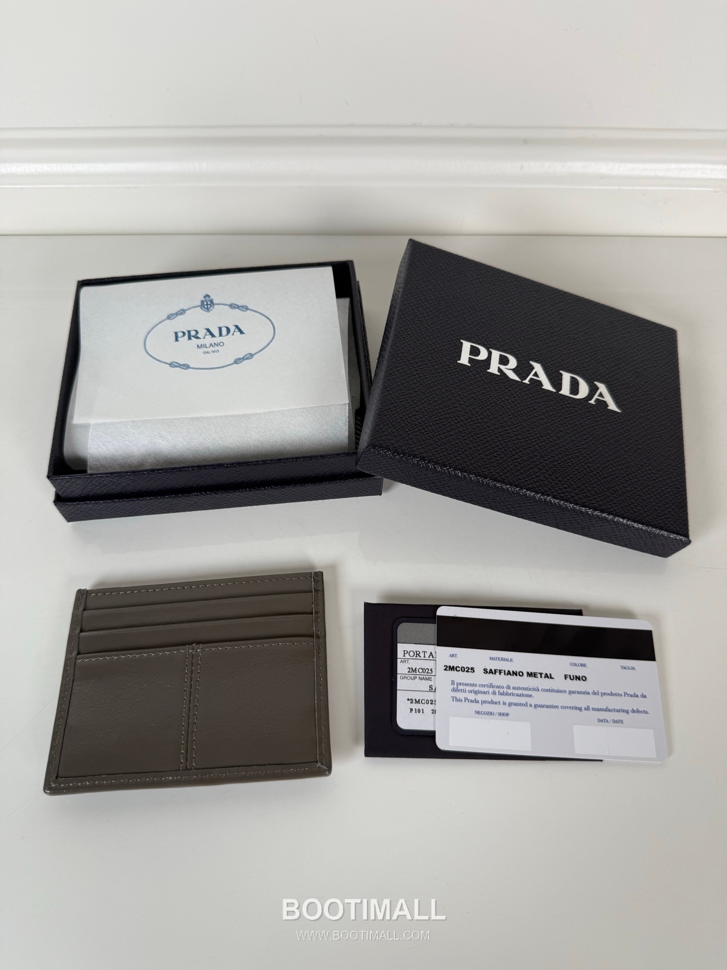 Prada Oiled Wax Calfskin Card Holder with Triangle Logo Multi Slot Detail 프라다 오일드 왁스 카프스킨 트라이앵글 로고 멀티 슬롯 카드홀더 1MC025 11.2cm 2