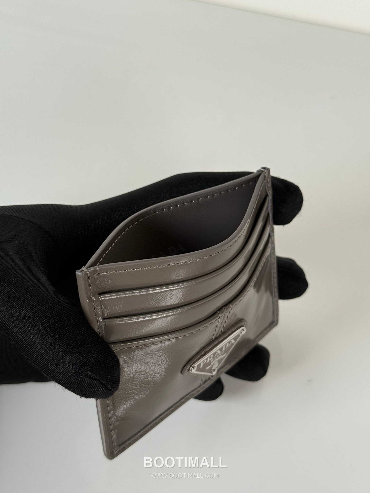 Prada Oiled Wax Calfskin Card Holder with Triangle Logo Multi Slot Detail 프라다 오일드 왁스 카프스킨 트라이앵글 로고 멀티 슬롯 카드홀더 1MC025 11.2cm 5