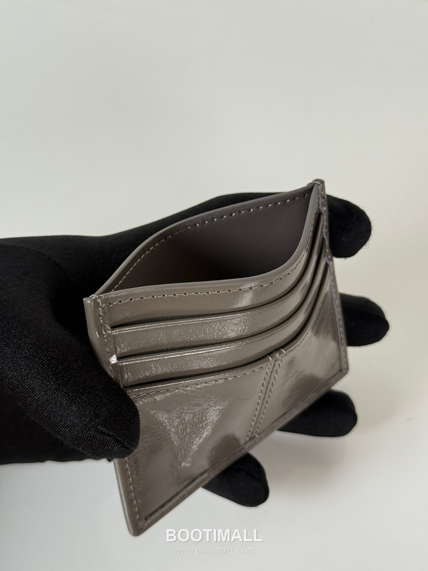 Prada Oiled Wax Calfskin Card Holder with Triangle Logo Multi Slot Detail 프라다 오일드 왁스 카프스킨 트라이앵글 로고 멀티 슬롯 카드홀더 1MC025 11.2cm 6