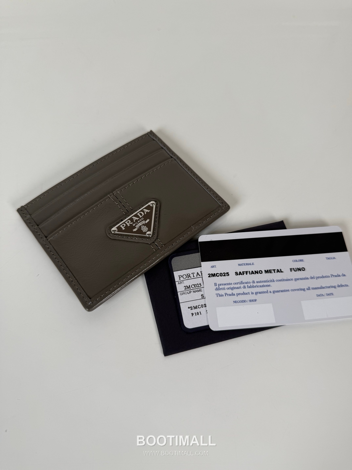 Prada Oiled Wax Calfskin Card Holder with Triangle Logo Multi Slot Detail 프라다 오일드 왁스 카프스킨 트라이앵글 로고 멀티 슬롯 카드홀더 1MC025 11.2cm 7