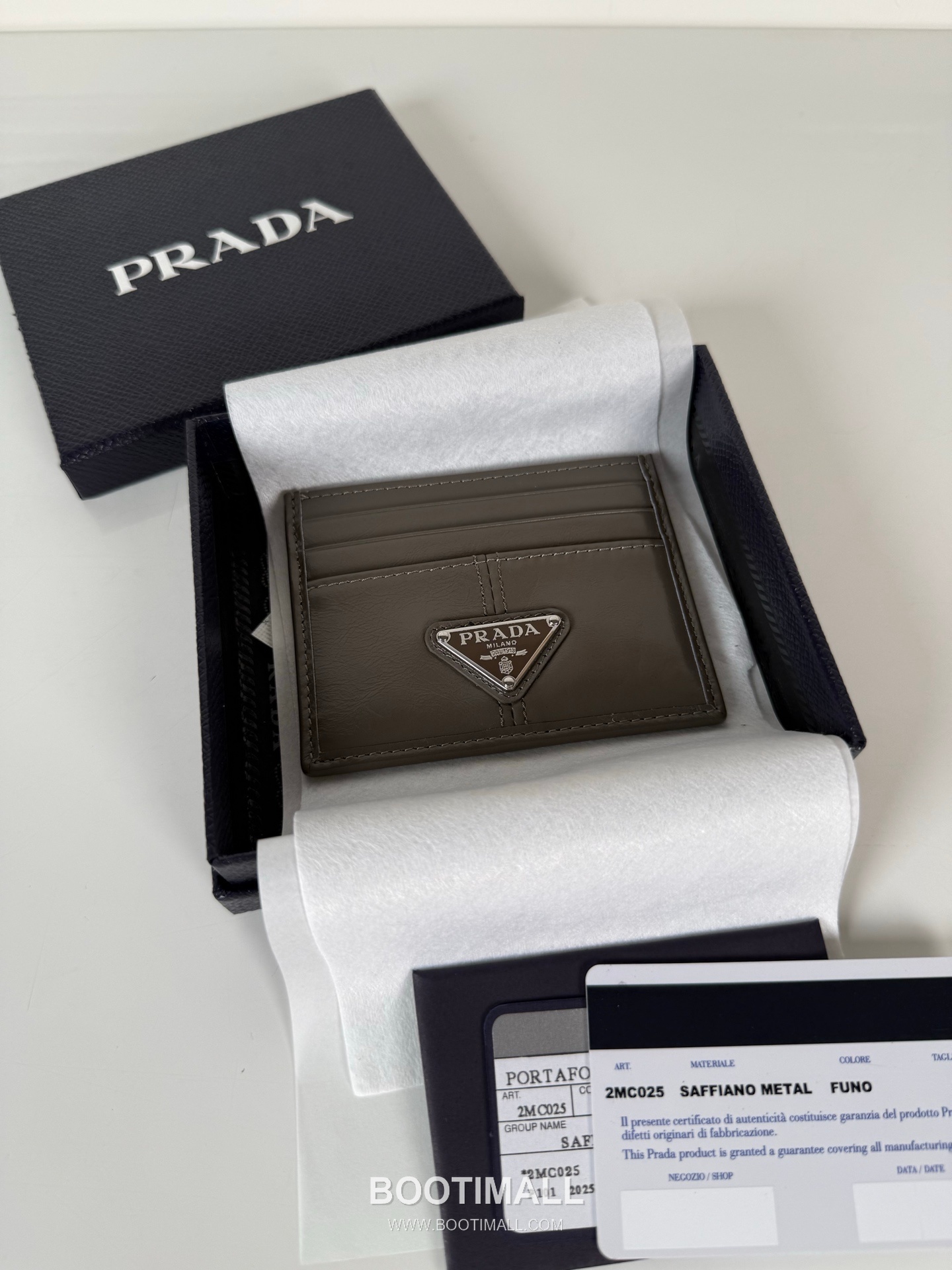 Prada Oiled Wax Calfskin Card Holder with Triangle Logo Multi Slot Detail 프라다 오일드 왁스 카프스킨 트라이앵글 로고 멀티 슬롯 카드홀더 1MC025 11.2cm 9