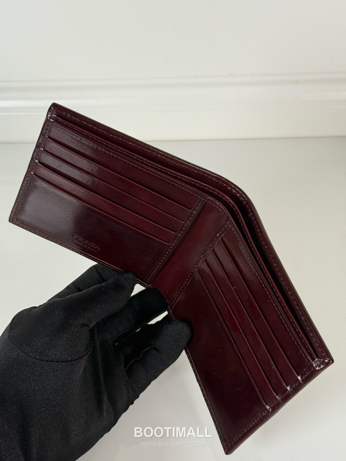 Prada Oiled Wax Calfskin Bi-Fold Wallet with Multi Card Slot Detail 프라다 오일드 왁스 카프스킨 멀티 카드 슬롯 반지갑 2M0513 11cm 5