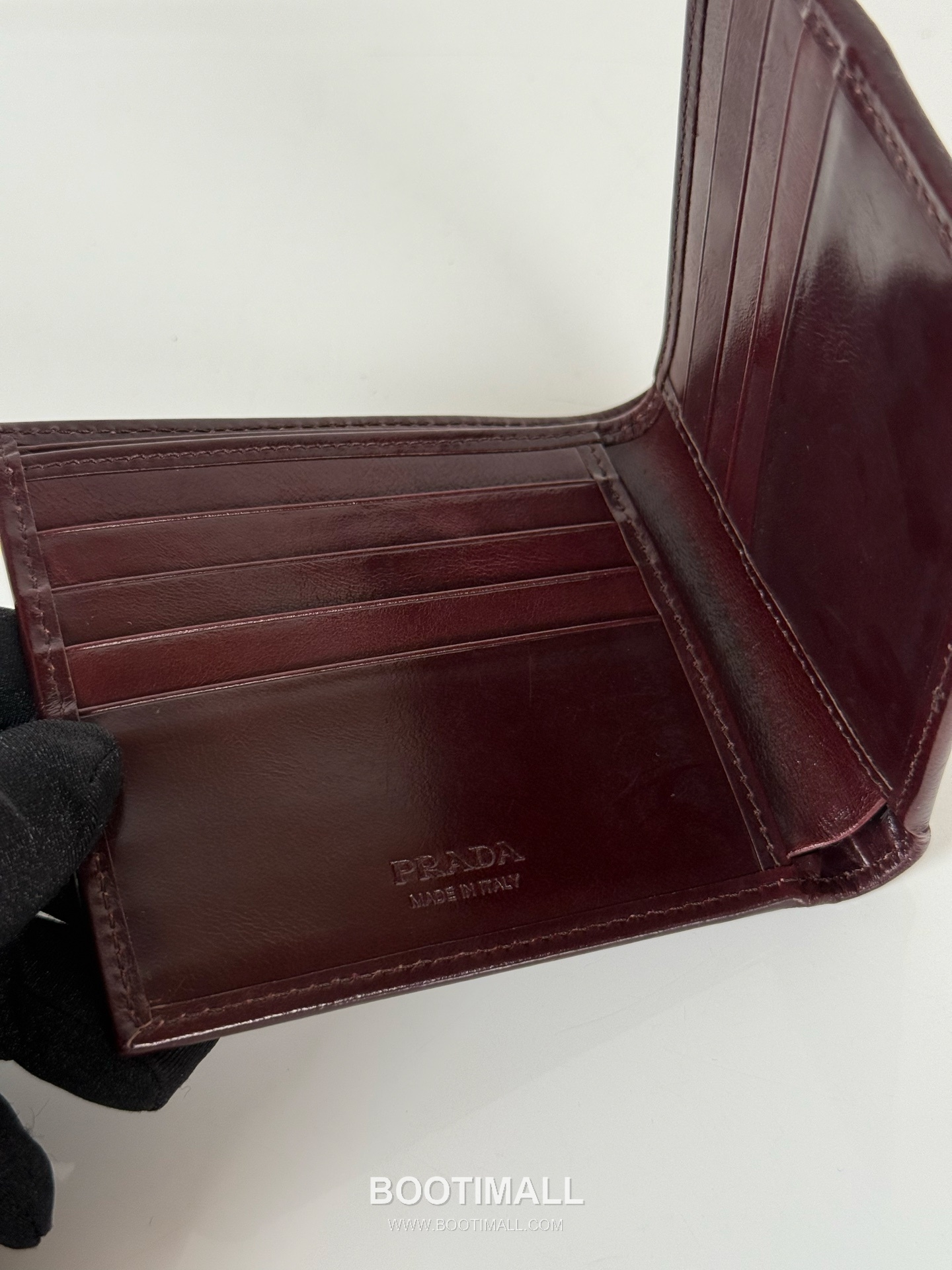 Prada Oiled Wax Calfskin Bi-Fold Wallet with Multi Card Slot Detail 프라다 오일드 왁스 카프스킨 멀티 카드 슬롯 반지갑 2M0513 11cm 8