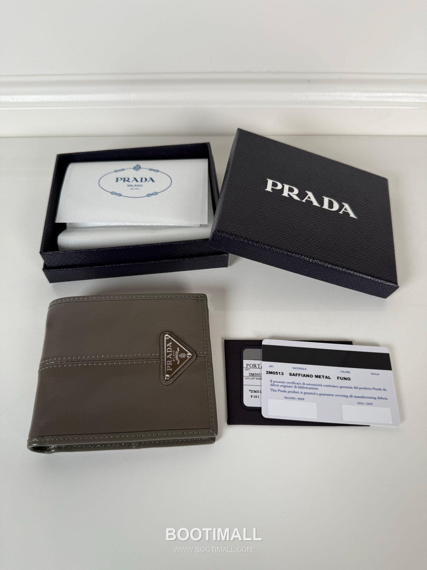 Prada Oiled Wax Calfskin Bi-Fold Wallet with Multi Card Slot Detail 프라다 오일드 왁스 카프스킨 멀티 카드 슬롯 반지갑 2M0513 11cm 1