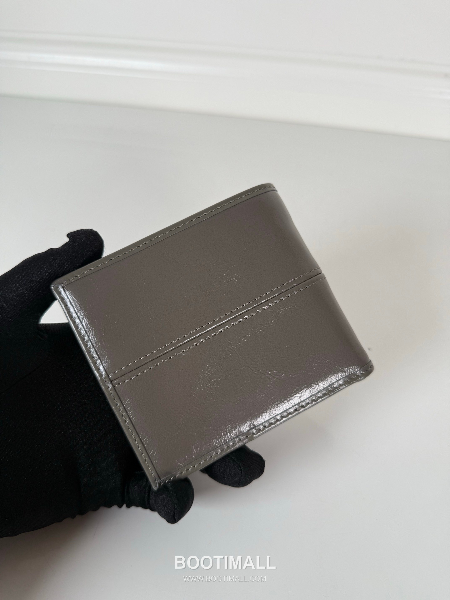 Prada Oiled Wax Calfskin Bi-Fold Wallet with Multi Card Slot Detail 프라다 오일드 왁스 카프스킨 멀티 카드 슬롯 반지갑 2M0513 11cm 5