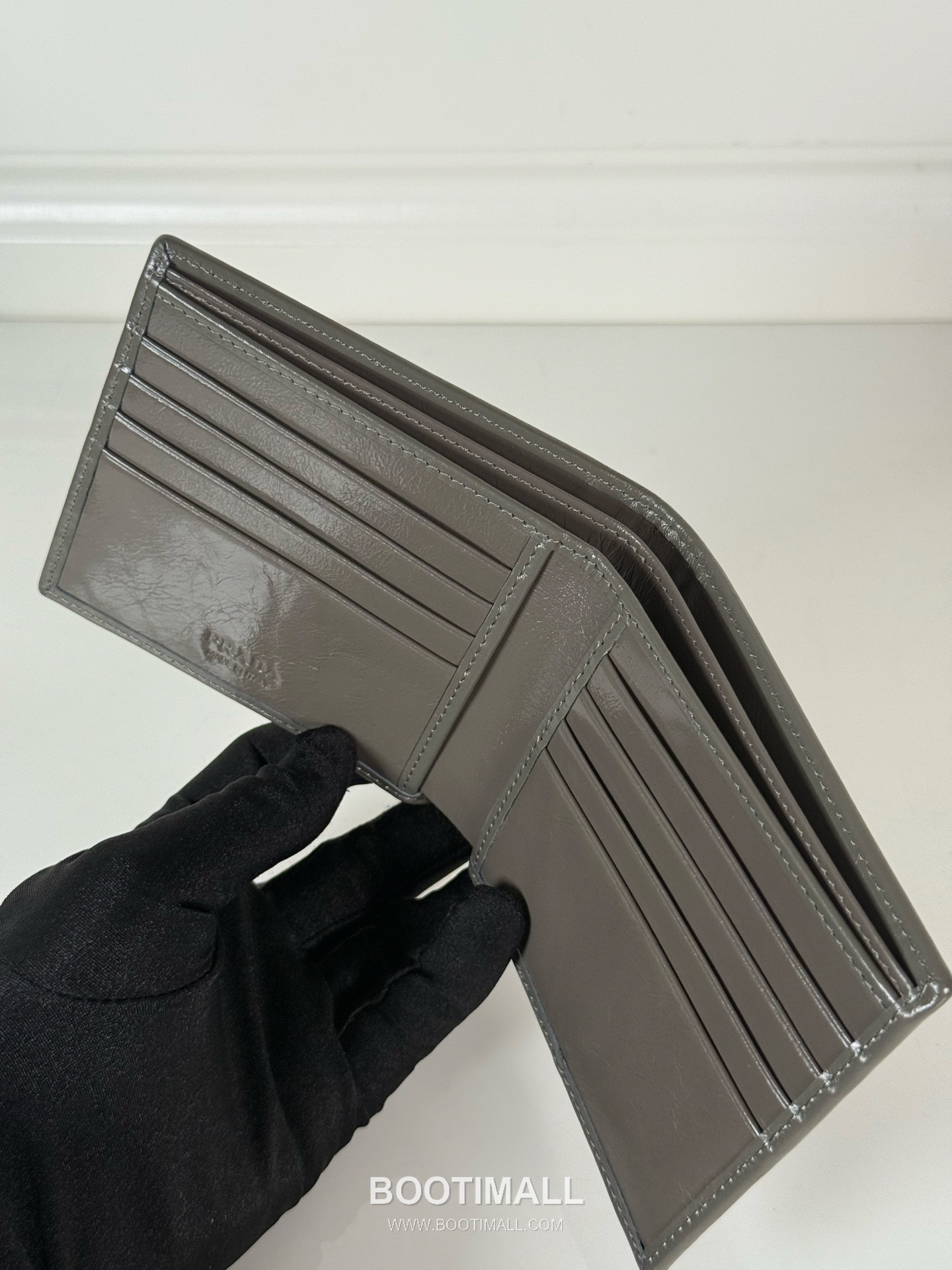 Prada Oiled Wax Calfskin Bi-Fold Wallet with Multi Card Slot Detail 프라다 오일드 왁스 카프스킨 멀티 카드 슬롯 반지갑 2M0513 11cm 6