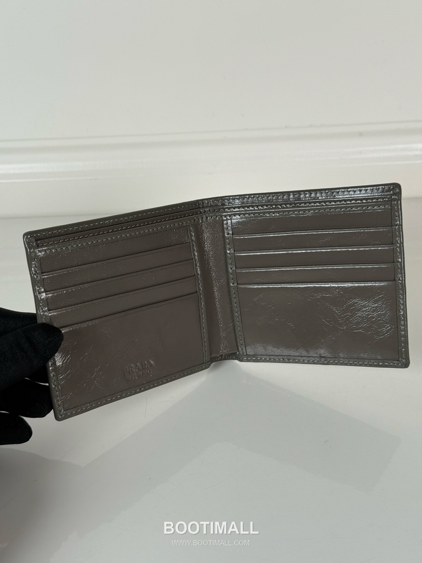 Prada Oiled Wax Calfskin Bi-Fold Wallet with Multi Card Slot Detail 프라다 오일드 왁스 카프스킨 멀티 카드 슬롯 반지갑 2M0513 11cm 7