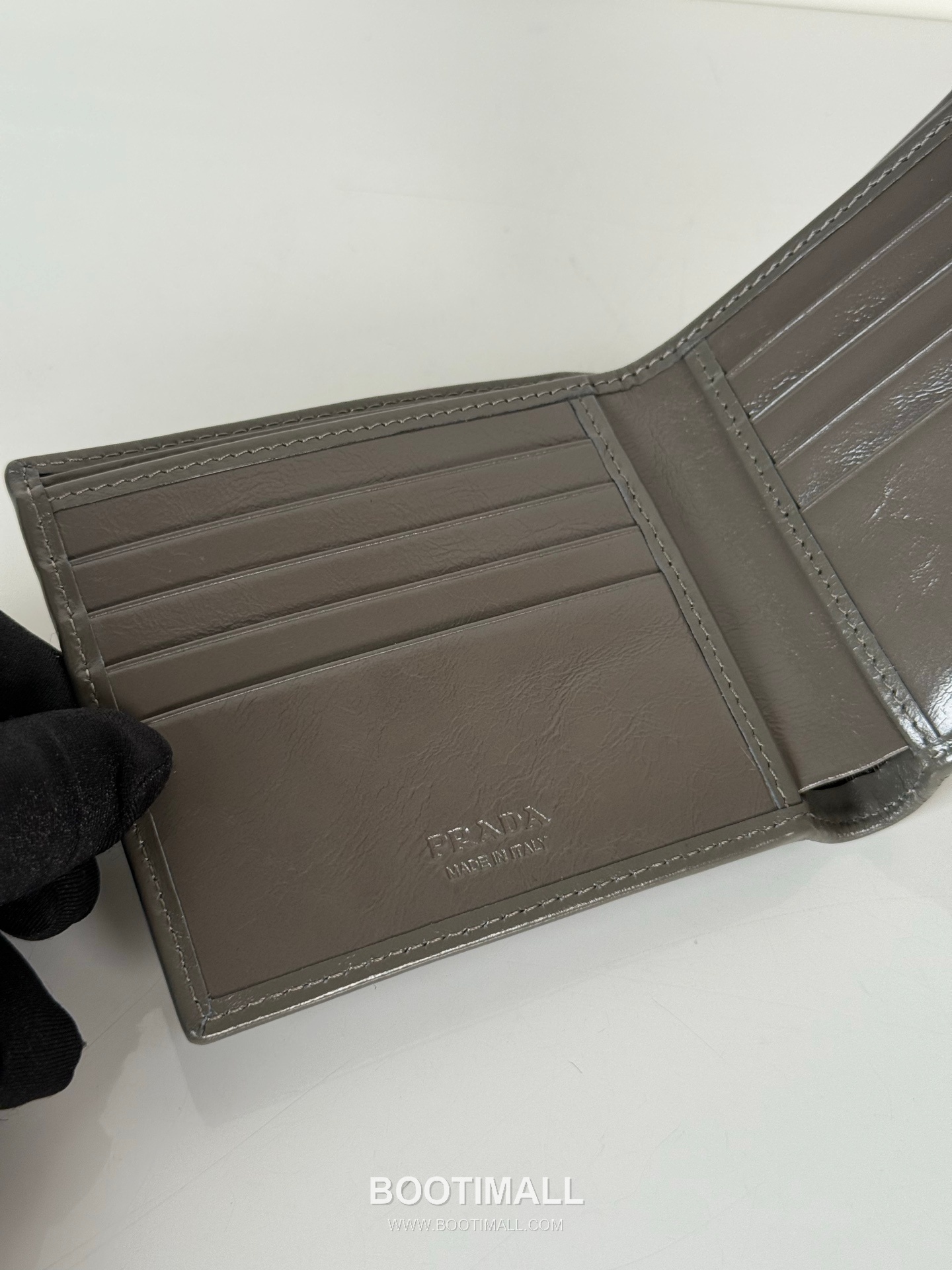 Prada Oiled Wax Calfskin Bi-Fold Wallet with Multi Card Slot Detail 프라다 오일드 왁스 카프스킨 멀티 카드 슬롯 반지갑 2M0513 11cm 8