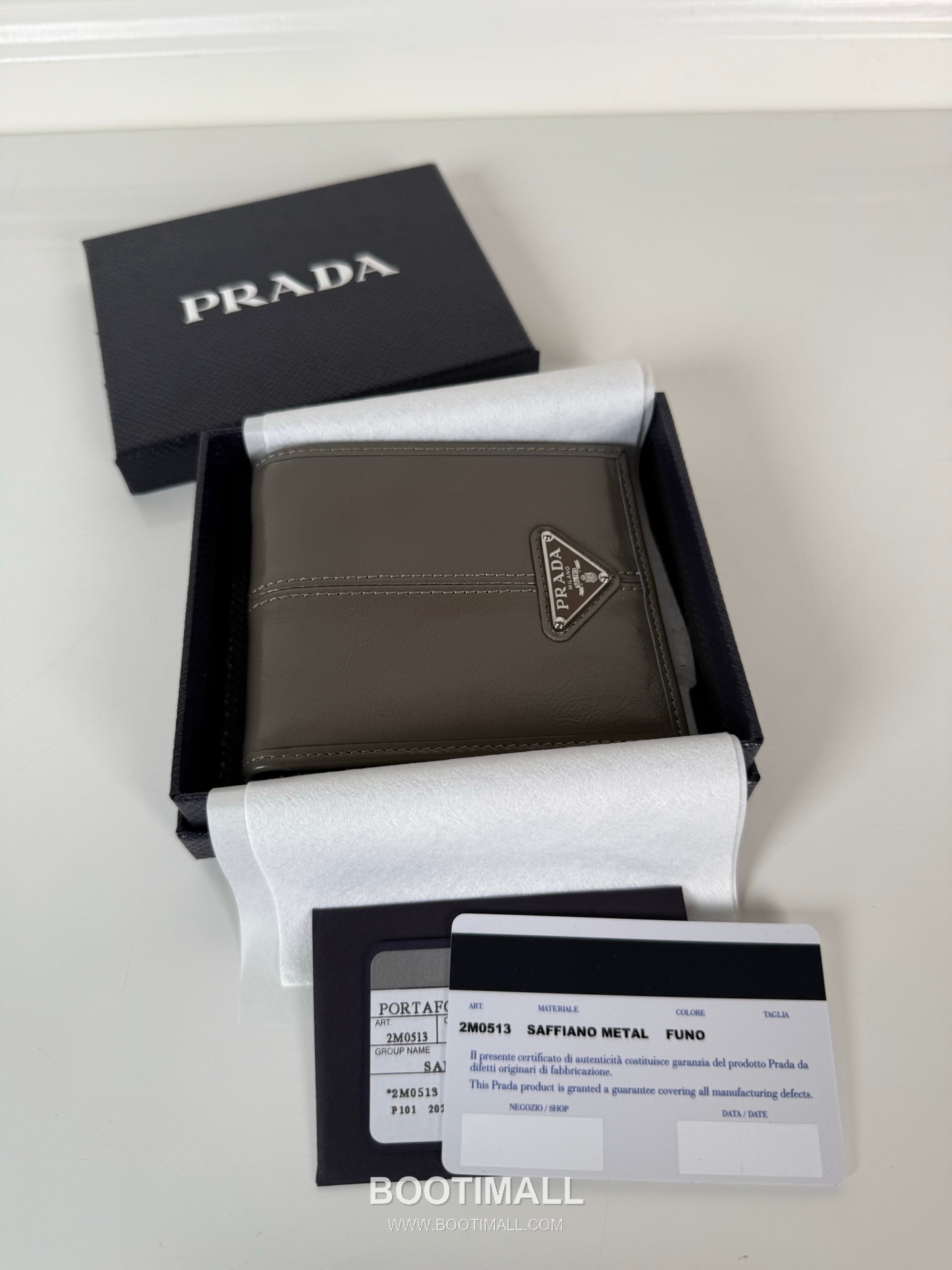 Prada Oiled Wax Calfskin Bi-Fold Wallet with Multi Card Slot Detail 프라다 오일드 왁스 카프스킨 멀티 카드 슬롯 반지갑 2M0513 11cm 9