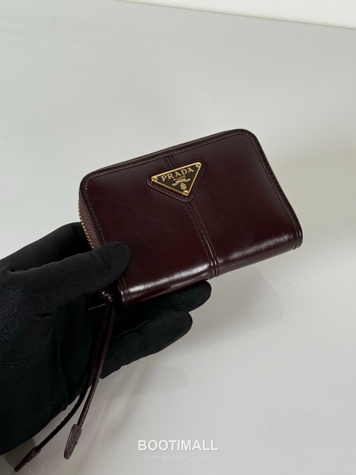 Prada Oiled Wax Calfskin Zip Card Holder with Pleated Slot Detail 프라다 오일드 왁스 카프스킨 플리츠 슬롯 지퍼 카드홀더 2MM003 11cm 4