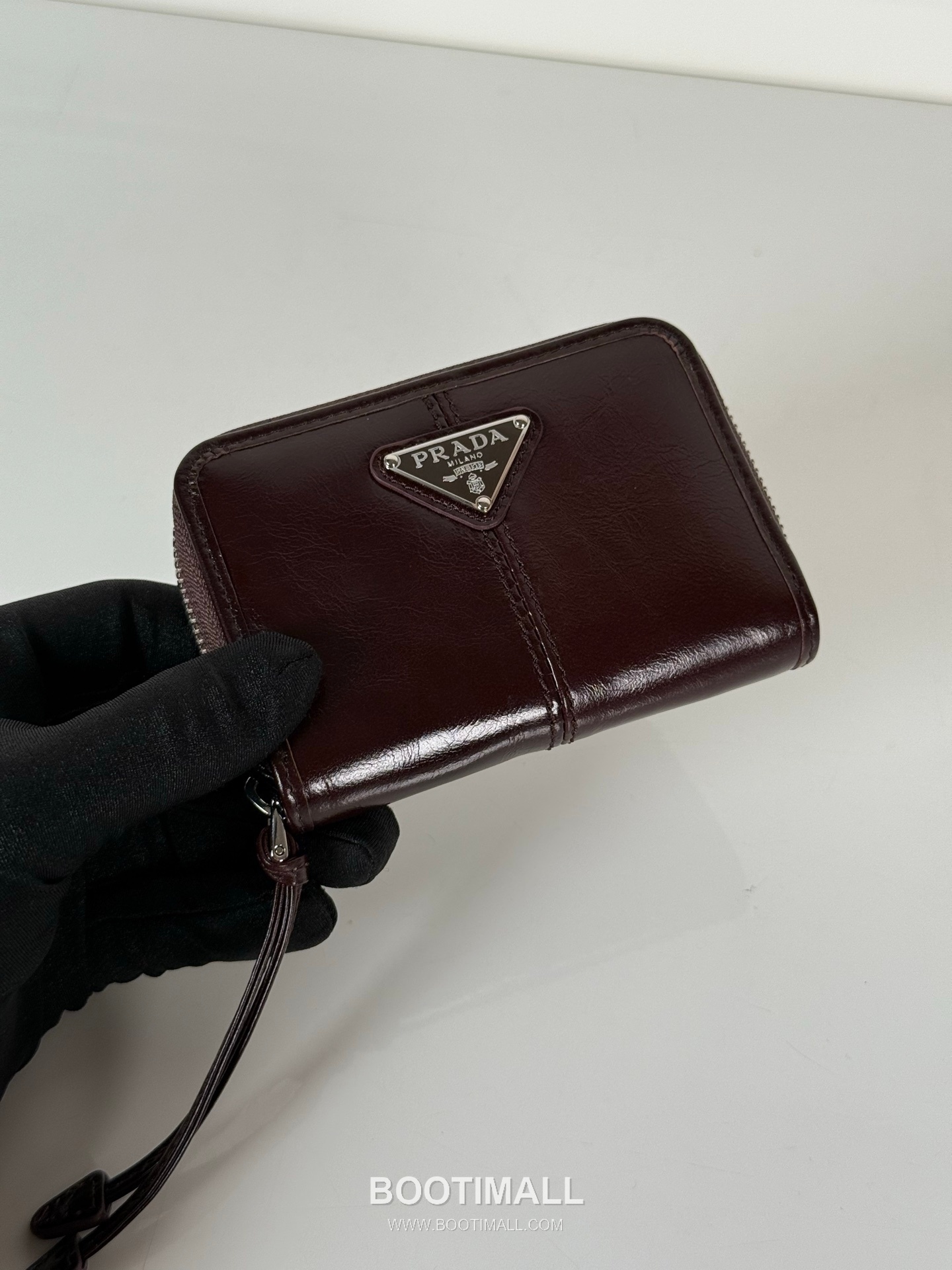 Prada Oiled Wax Calfskin Zip Card Holder with Pleated Slot Detail 프라다 오일드 왁스 카프스킨 플리츠 슬롯 지퍼 카드홀더 2MM003 11cm 4