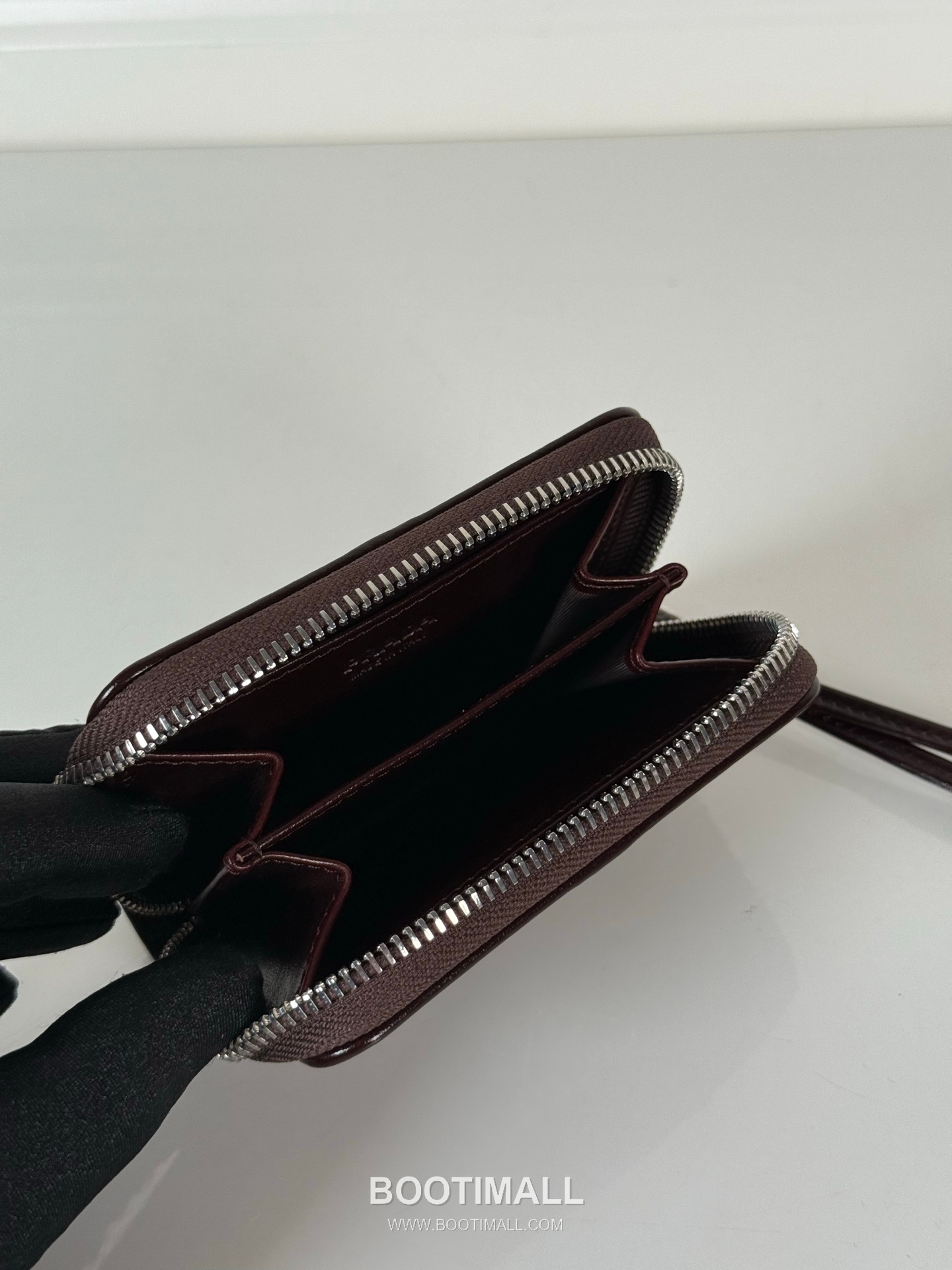 Prada Oiled Wax Calfskin Zip Card Holder with Pleated Slot Detail 프라다 오일드 왁스 카프스킨 플리츠 슬롯 지퍼 카드홀더 2MM003 11cm 7