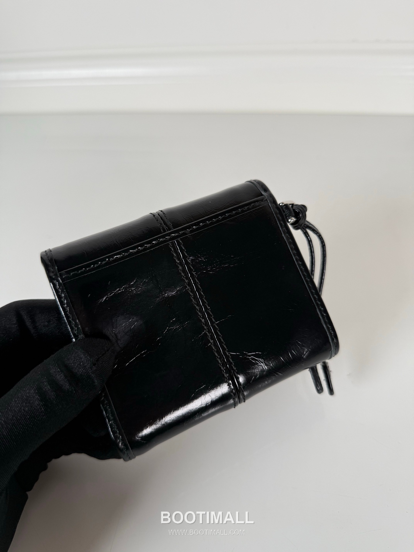 Prada Oiled Wax Calfskin Bi-Fold Wallet with Flap Coin Pocket Multi Slot Detail 프라다 오일드 왁스 카프스킨 플랩 코인포켓 멀티 슬롯 반지갑 1MH043 10cm 5