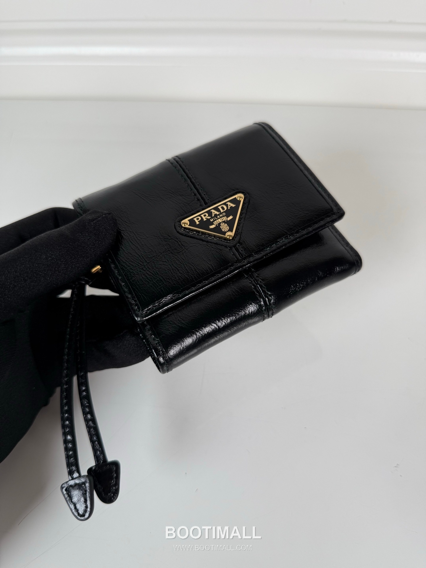 Prada Oiled Wax Calfskin Bi-Fold Wallet with Flap Coin Pocket Multi Slot Detail 프라다 오일드 왁스 카프스킨 플랩 코인포켓 멀티 슬롯 반지갑 1MH043 10cm 4