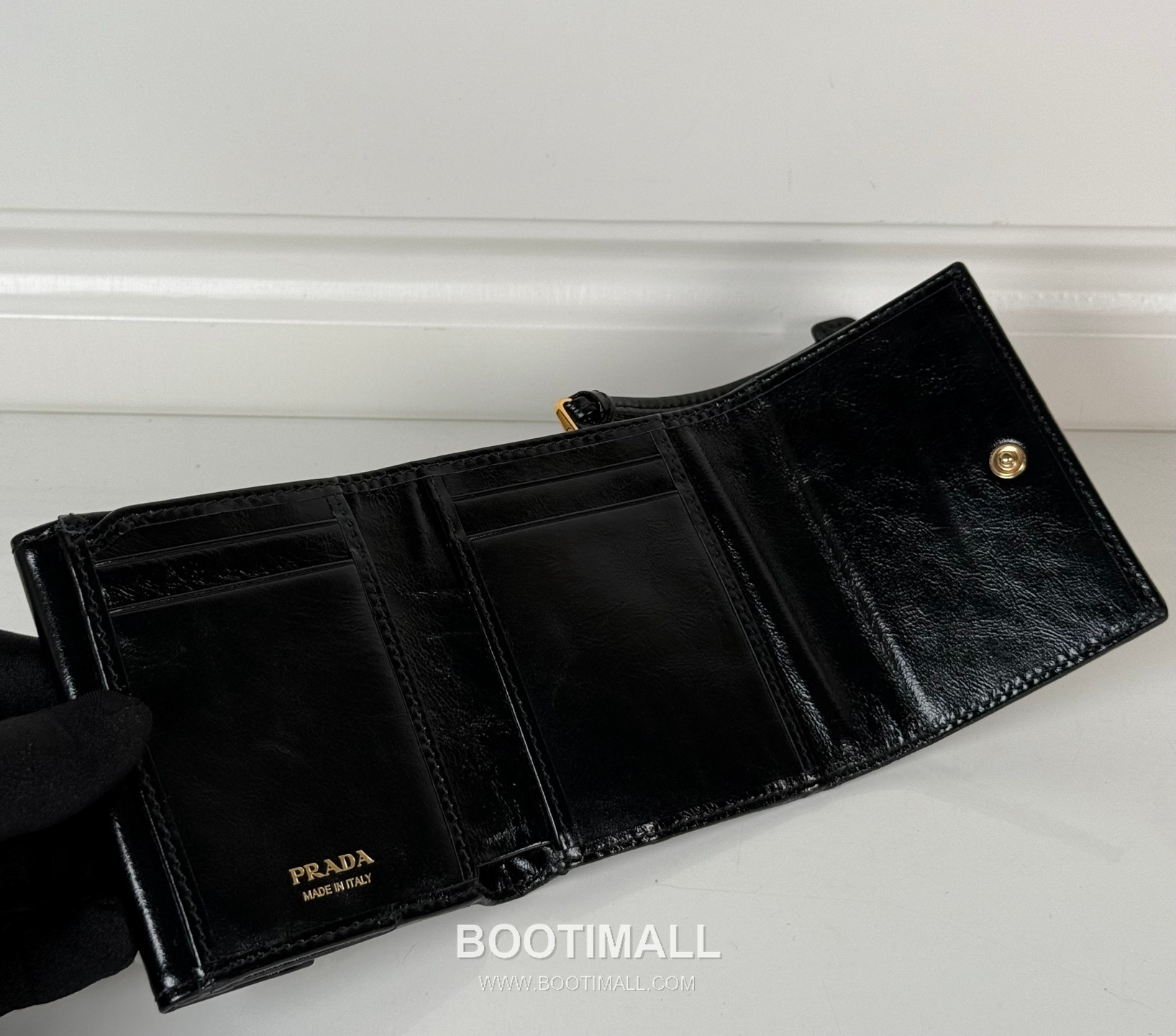 Prada Oiled Wax Calfskin Bi-Fold Wallet with Flap Coin Pocket Multi Slot Detail 프라다 오일드 왁스 카프스킨 플랩 코인포켓 멀티 슬롯 반지갑 1MH043 10cm 6