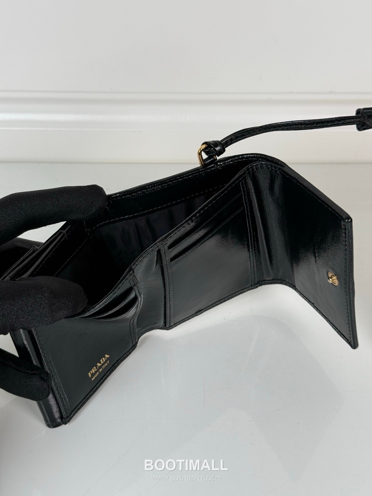 Prada Oiled Wax Calfskin Bi-Fold Wallet with Flap Coin Pocket Multi Slot Detail 프라다 오일드 왁스 카프스킨 플랩 코인포켓 멀티 슬롯 반지갑 1MH043 10cm 7