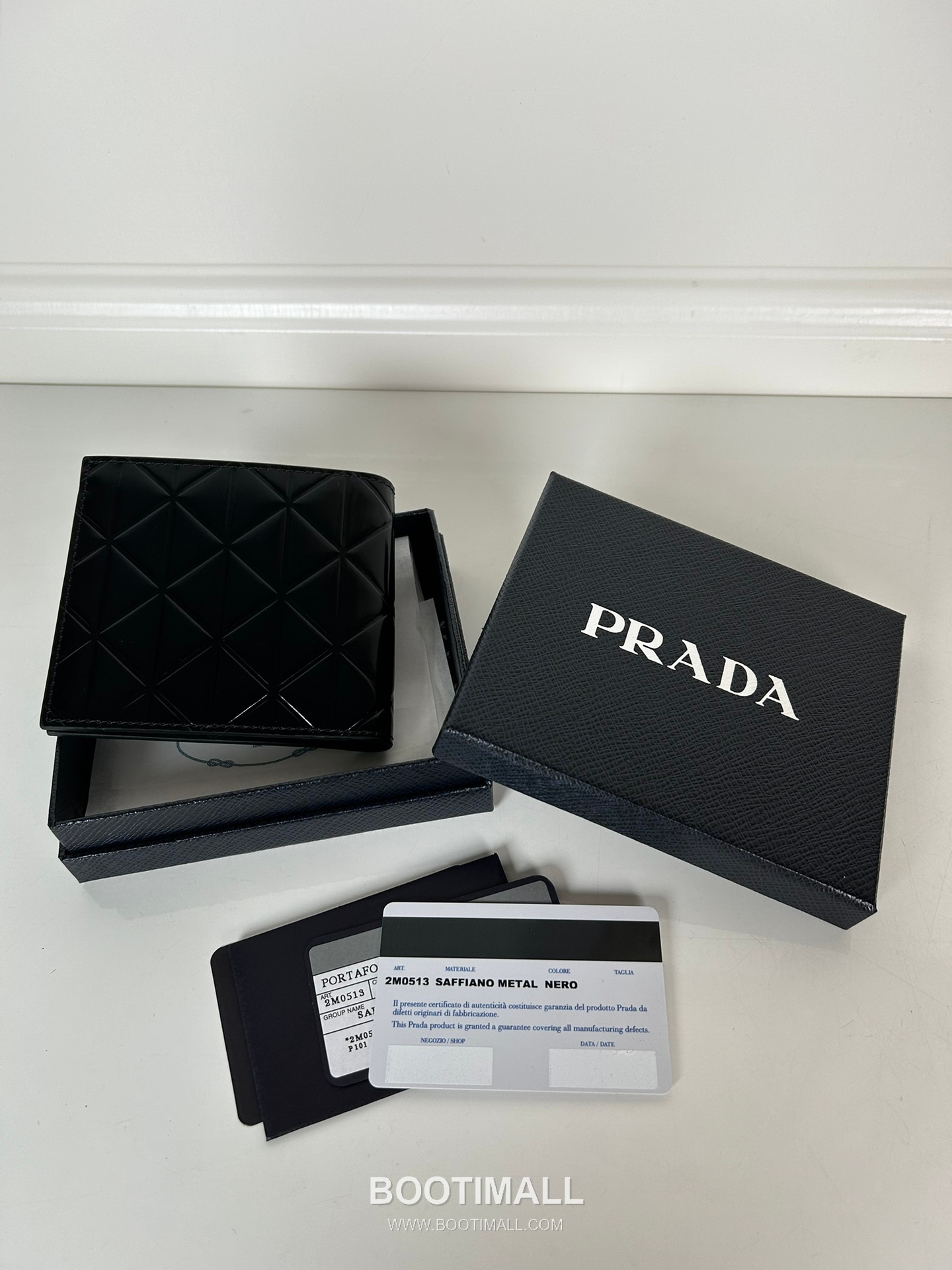 Prada Patent Quilted Calfskin Bi-Fold Wallet with Multi Card Slot Detail 프라다 페이턴트 퀼팅 카프스킨 멀티 카드 슬롯 반지갑 2M0513 11cm 2