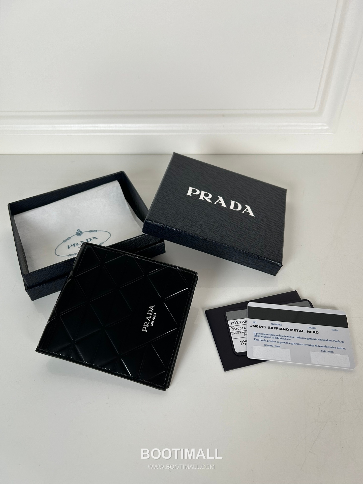 Prada Patent Quilted Calfskin Bi-Fold Wallet with Multi Card Slot Detail 프라다 페이턴트 퀼팅 카프스킨 멀티 카드 슬롯 반지갑 2M0513 11cm 3